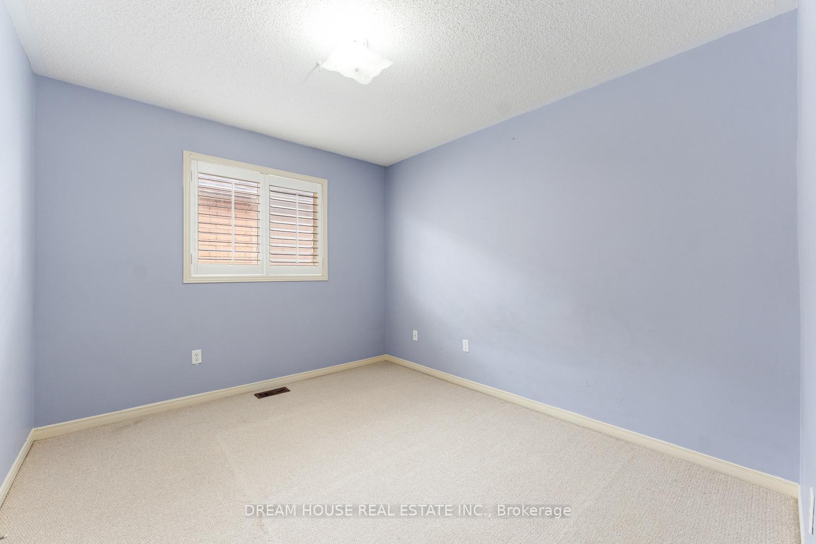 Photo 21 of 28 Cape Dorset Crescent, Brampton, Sandringham-Wellington — HOMEH