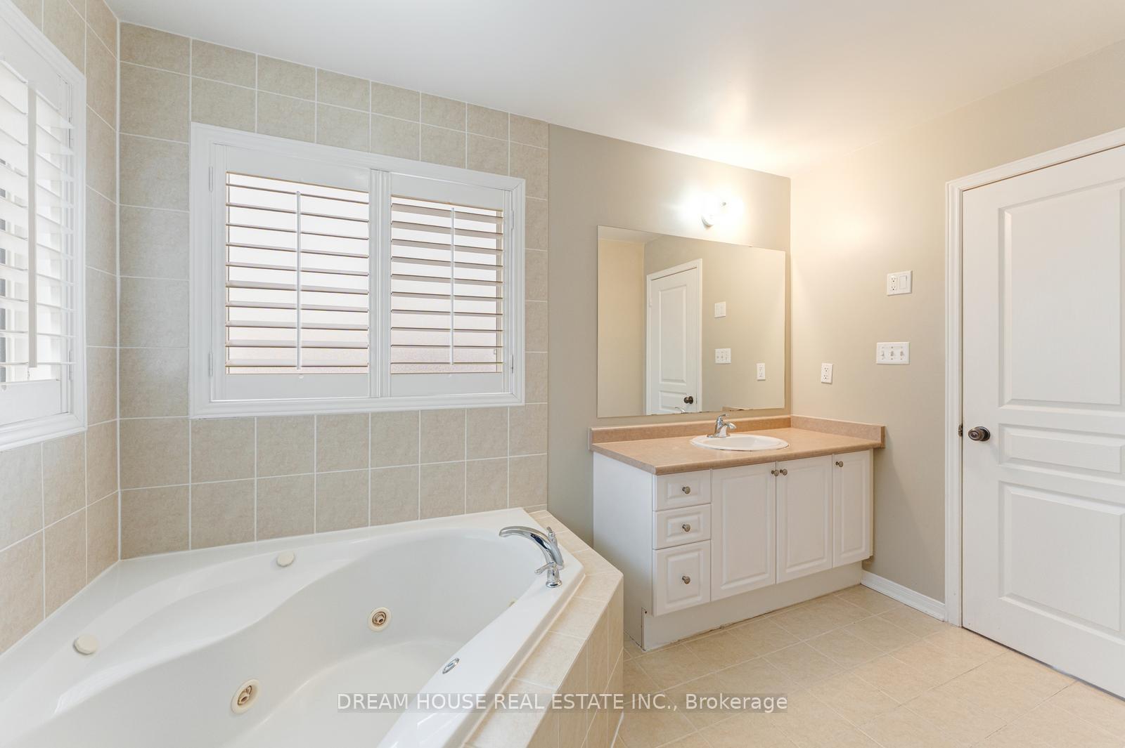 Photo 30 of 28 Cape Dorset Crescent, Brampton, Sandringham-Wellington — HOMEH