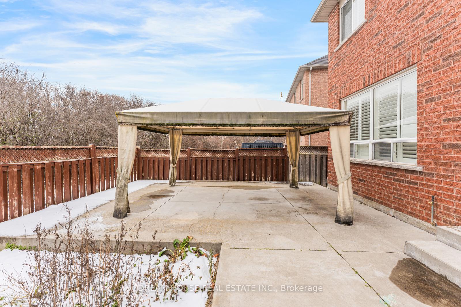 Photo 33 of 28 Cape Dorset Crescent, Brampton, Sandringham-Wellington — HOMEH