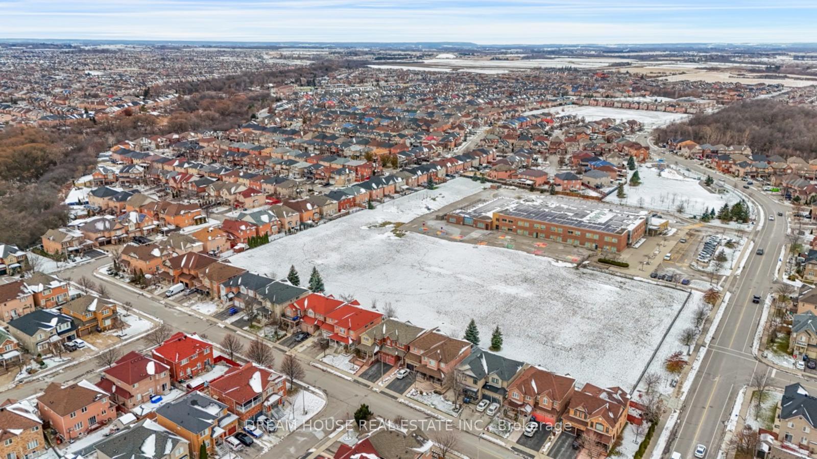 Photo 38 of 28 Cape Dorset Crescent, Brampton, Sandringham-Wellington — HOMEH