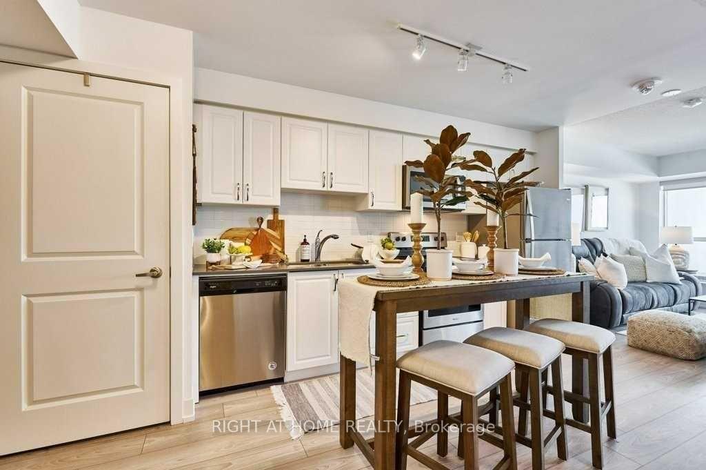 Photo 4 of Unit 1303, 1255 Bayly Street E, Pickering, Bay Ridges — HOMEH