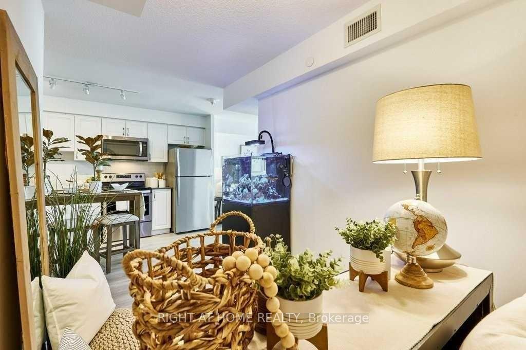 Photo 10 of Unit 1303, 1255 Bayly Street E, Pickering, Bay Ridges — HOMEH