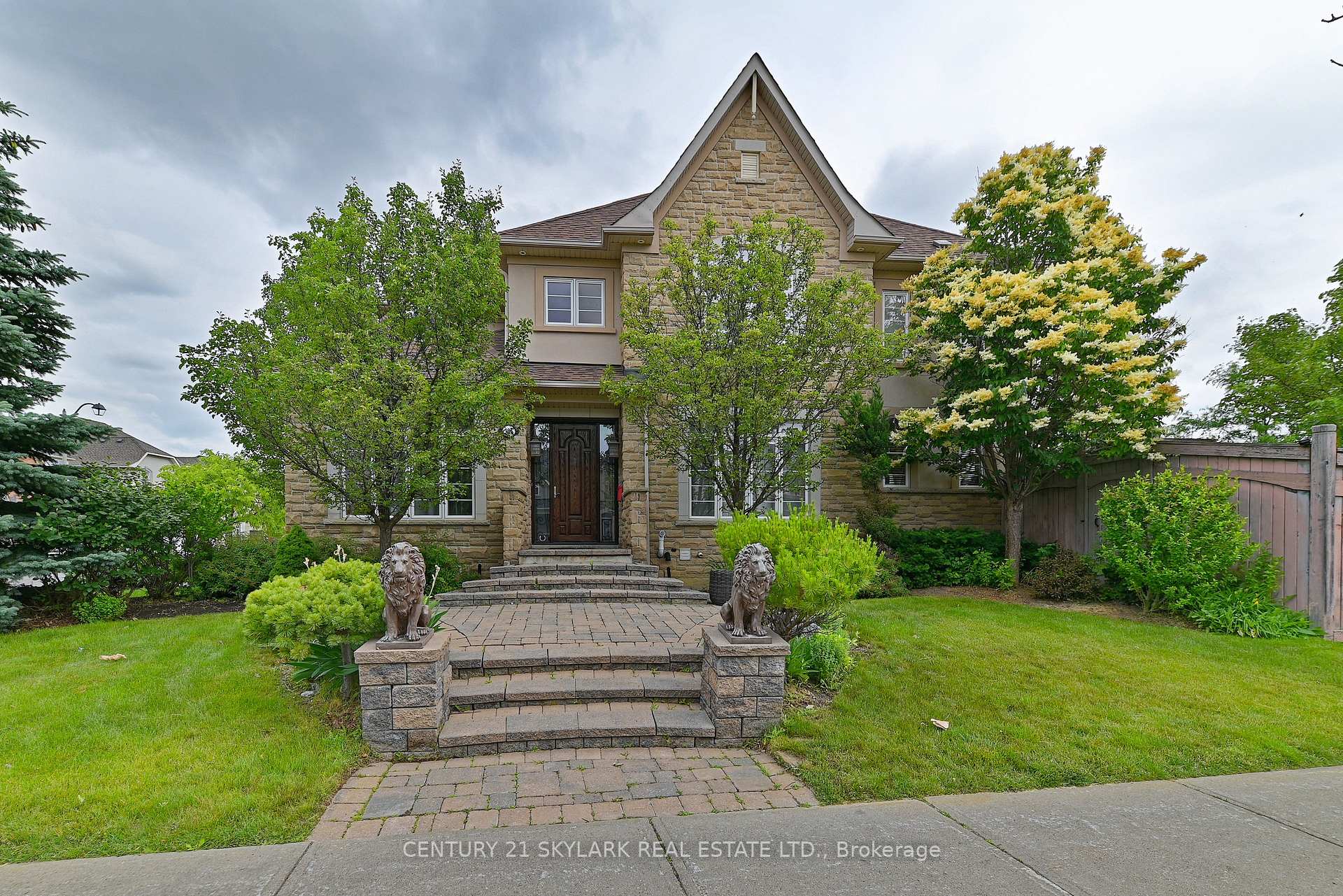 Photo 3 of 185 Don Minaker Drive, Brampton, Bram East — HOMEH