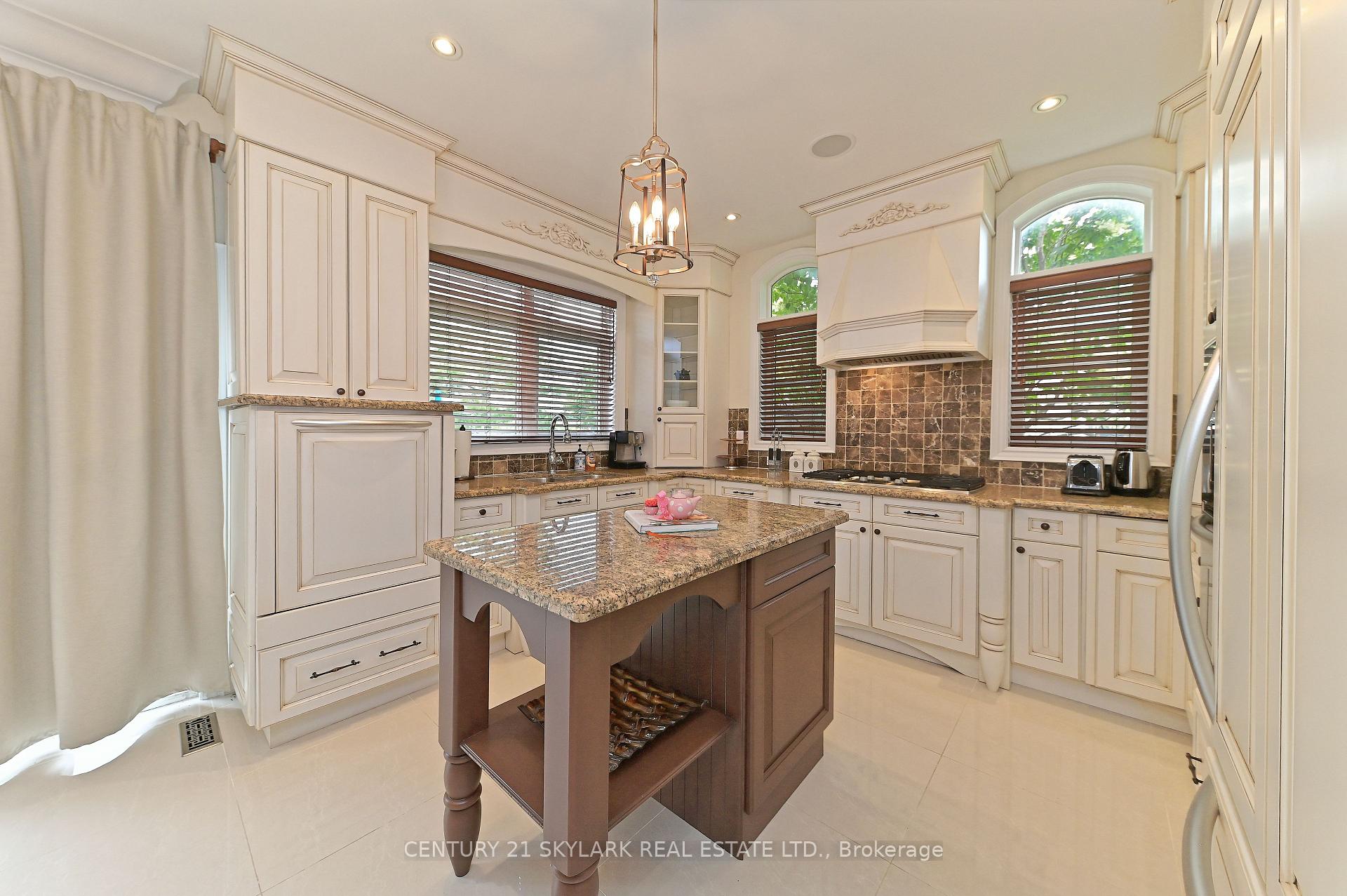 Photo 11 of 185 Don Minaker Drive, Brampton, Bram East — HOMEH