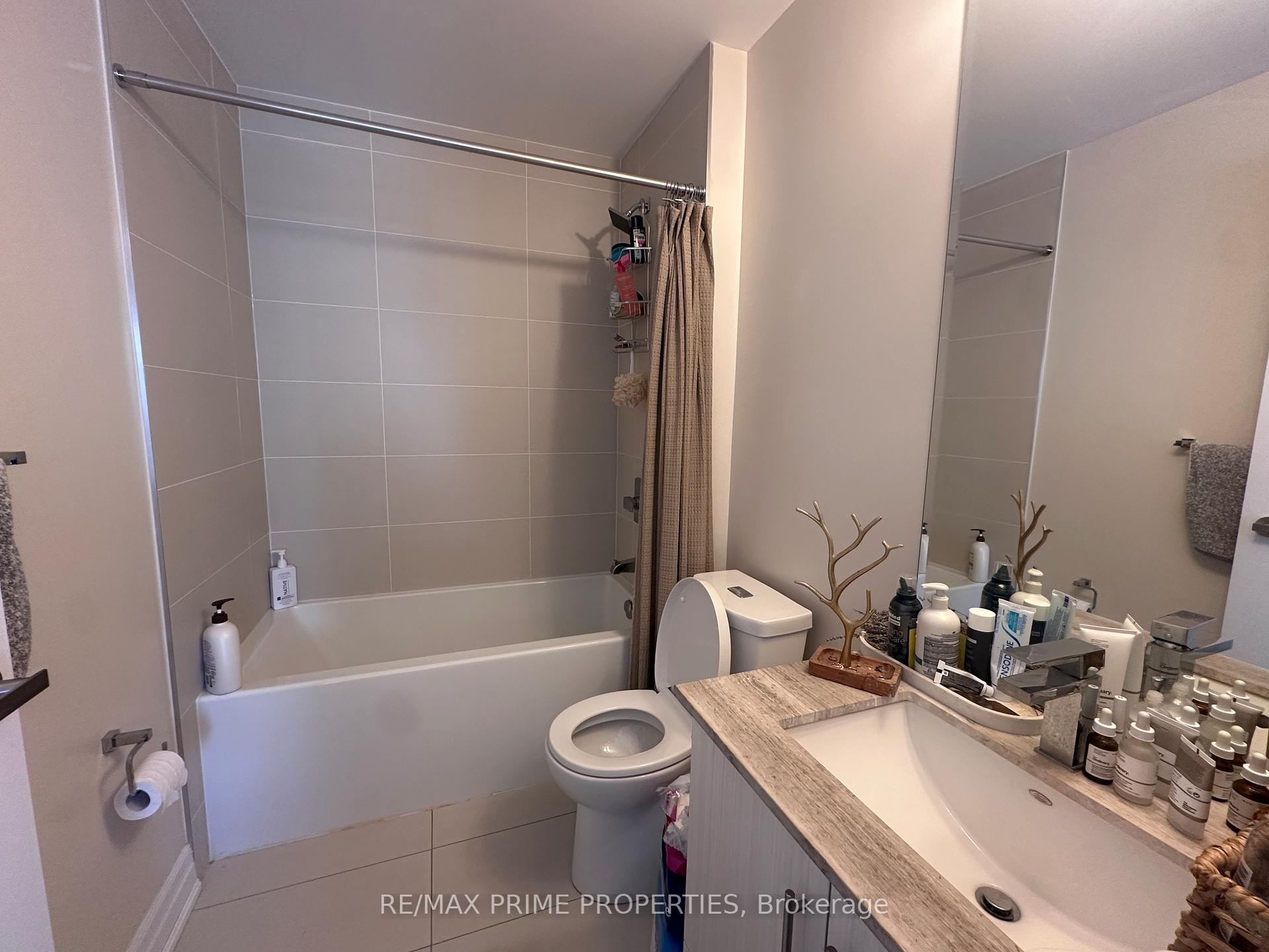 Photo 4 of Unit 2002, 9075 Jane Street, Vaughan, Concord — HOMEH