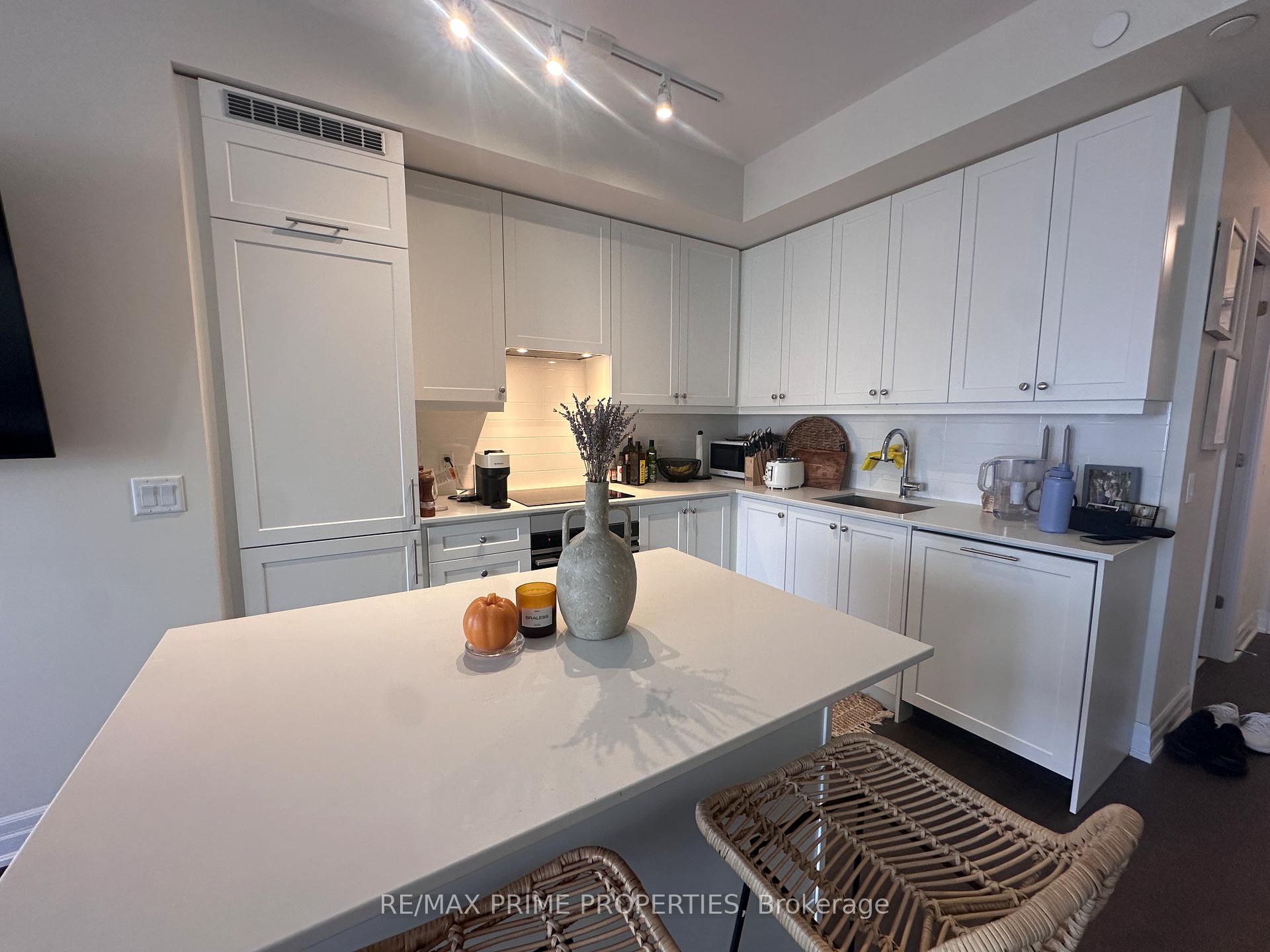 Photo 6 of Unit 2002, 9075 Jane Street, Vaughan, Concord — HOMEH