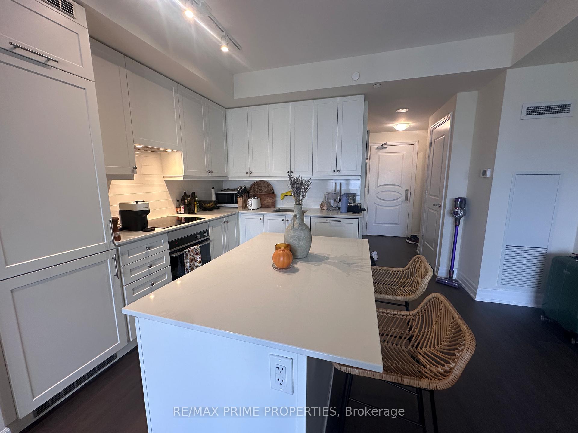Photo 7 of Unit 2002, 9075 Jane Street, Vaughan, Concord — HOMEH