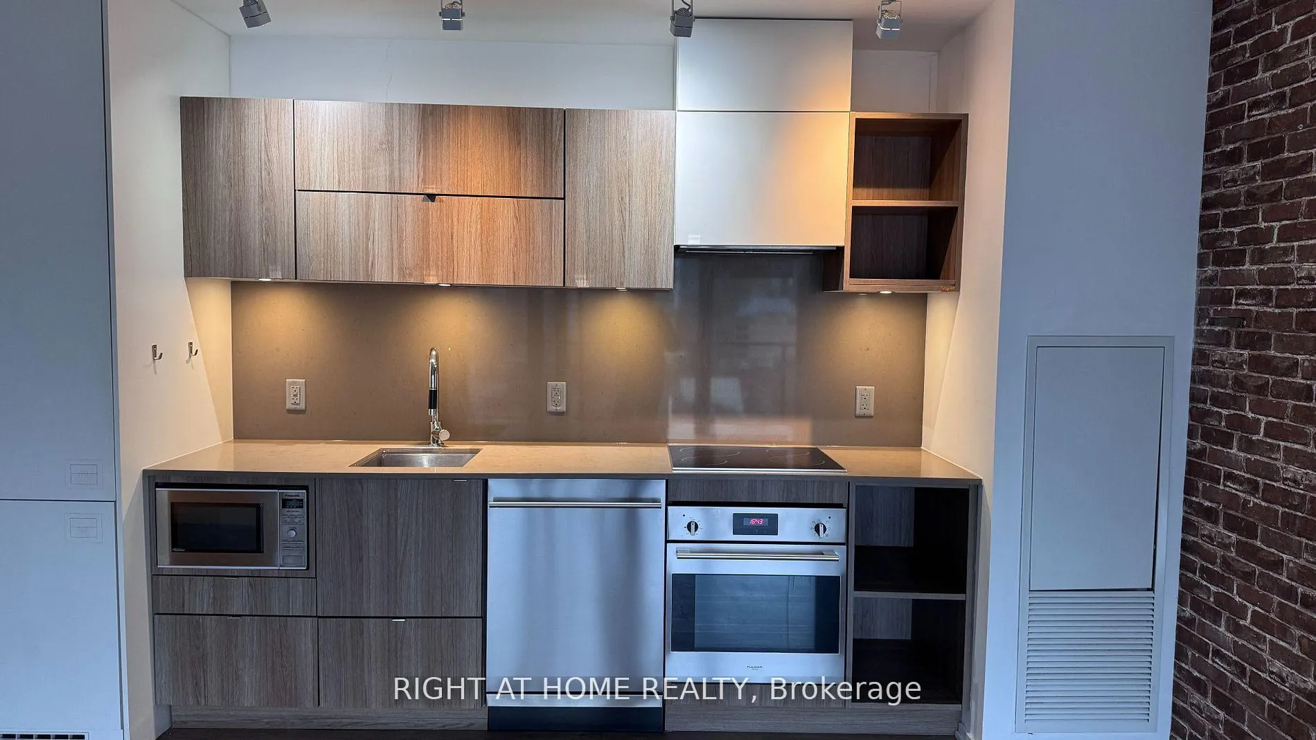 Photo 2 of Unit 1108, 125 Peter Street, Toronto, Waterfront Communities — HOMEH