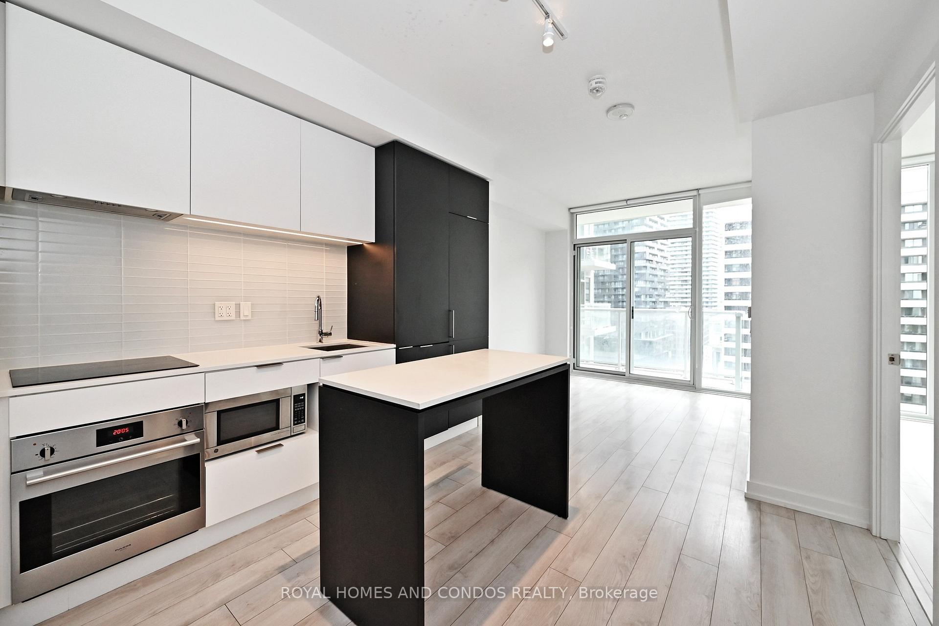 Photo 4 of Unit 913, 33 Helendale Avenue, Toronto, Yonge-Eglinton — HOMEH