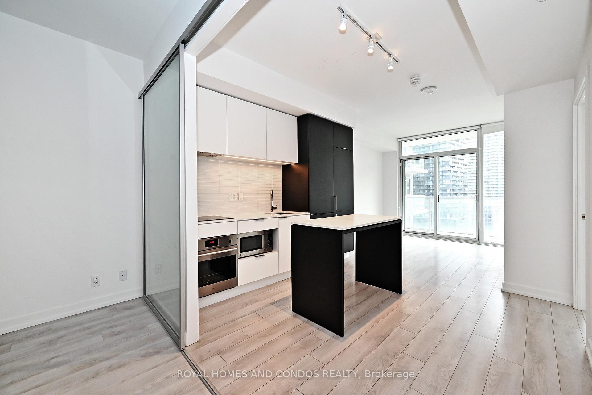 Photo 5 of Unit 913, 33 Helendale Avenue, Toronto, Yonge-Eglinton — HOMEH