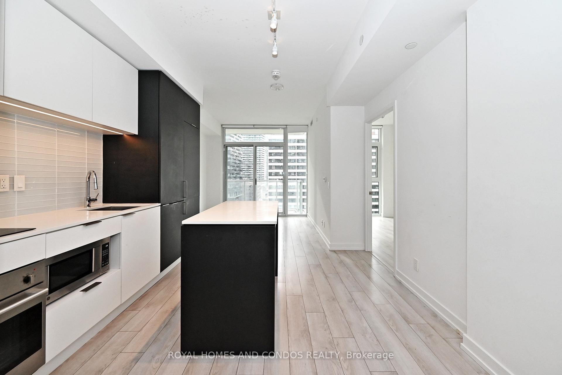 Photo 6 of Unit 913, 33 Helendale Avenue, Toronto, Yonge-Eglinton — HOMEH