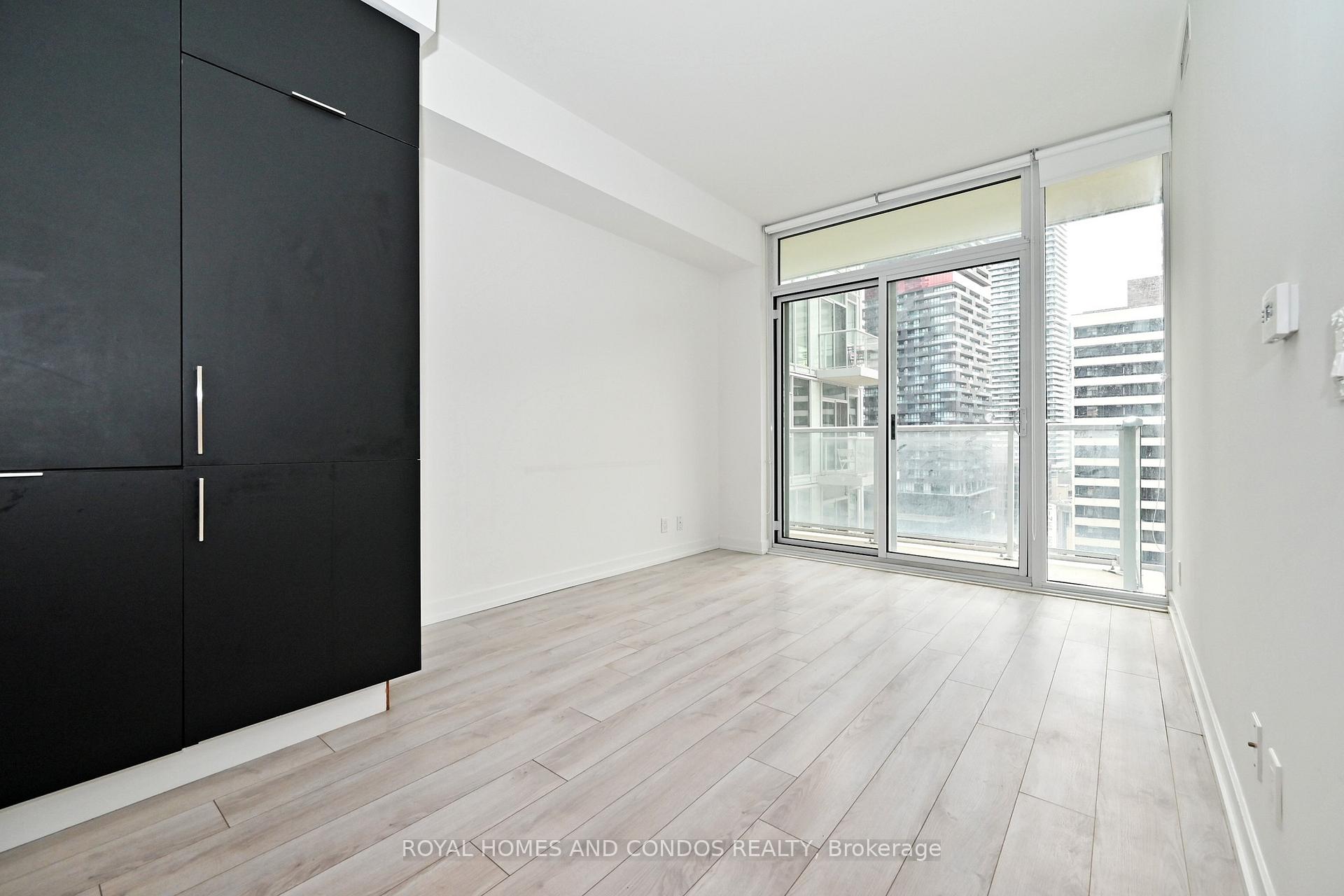 Photo 8 of Unit 913, 33 Helendale Avenue, Toronto, Yonge-Eglinton — HOMEH