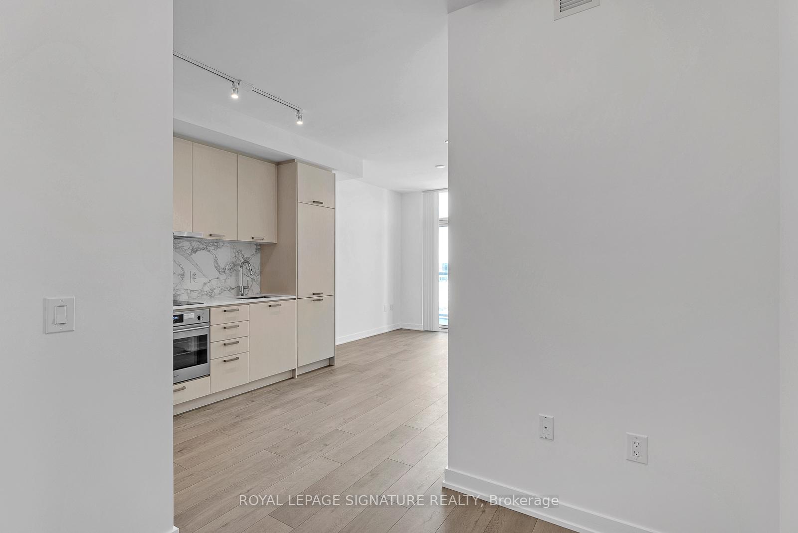 Photo 13 of Unit 1101, 38 Honeycrisp Centre Crescent, Vaughan, Vaughan Corporate Centre — HOMEH