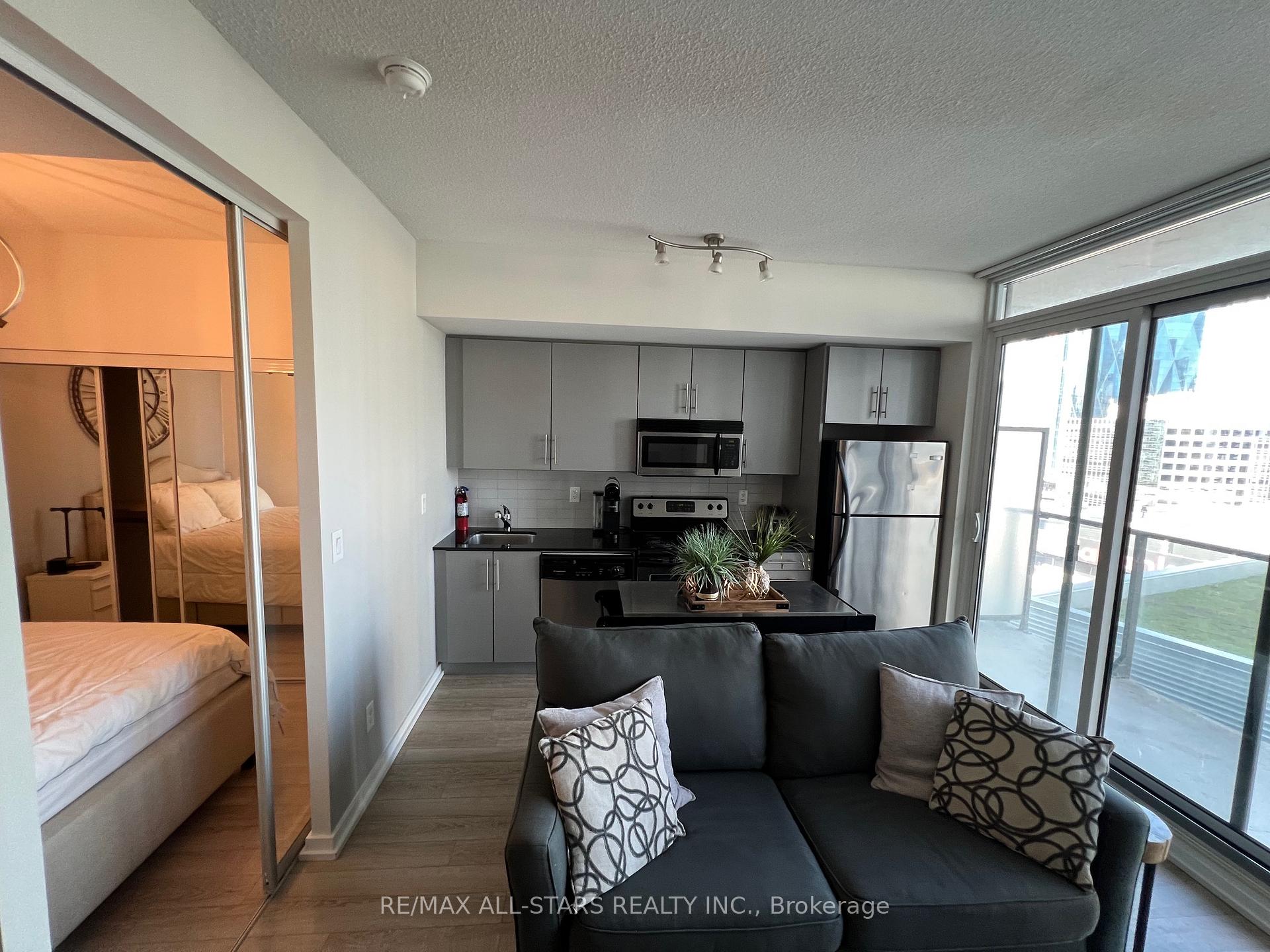 Photo 5 of Unit 1306, 55 Bremner Boulevard, Toronto, Waterfront Communities — HOMEH