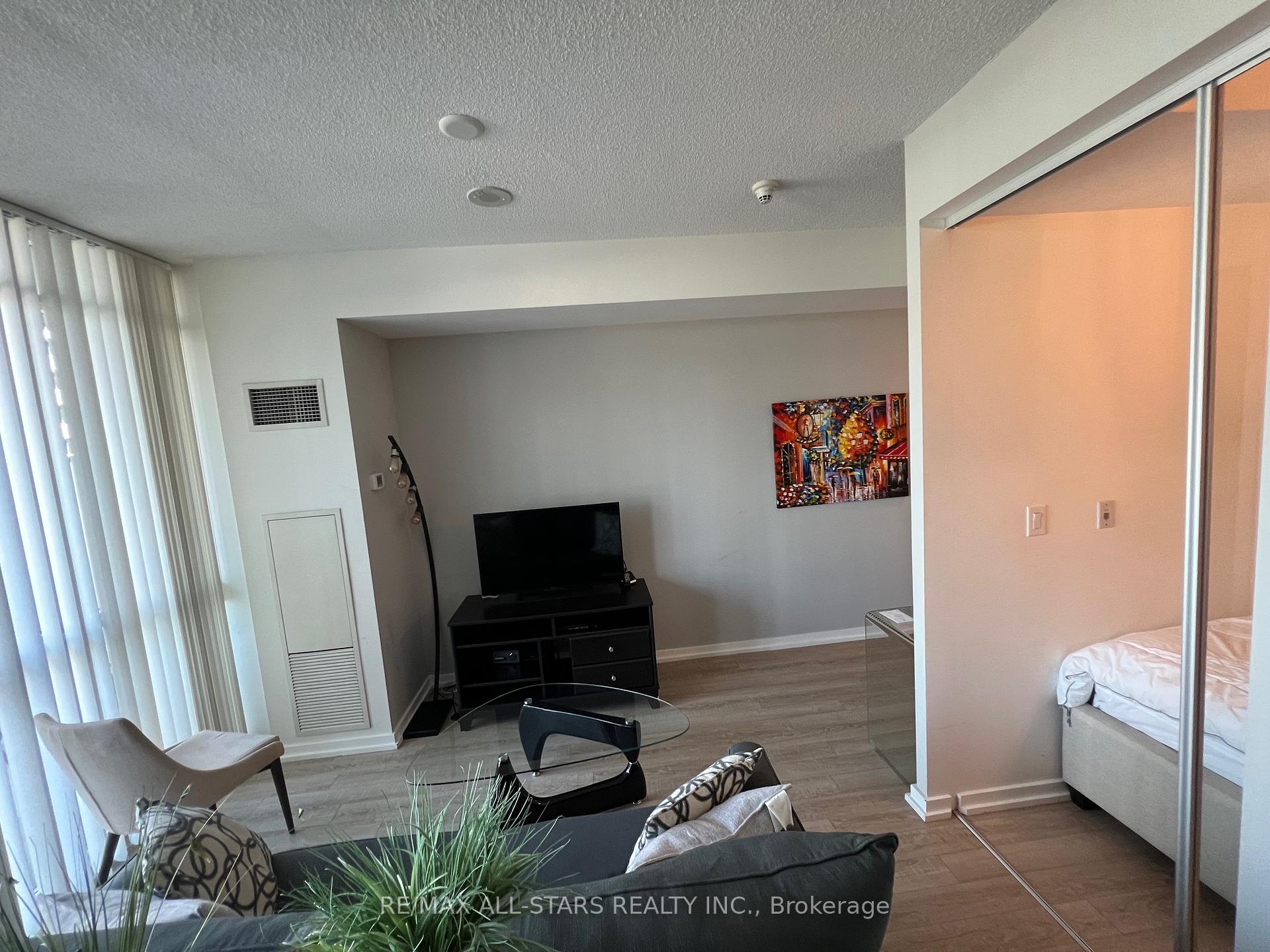 Photo 7 of Unit 1306, 55 Bremner Boulevard, Toronto, Waterfront Communities — HOMEH