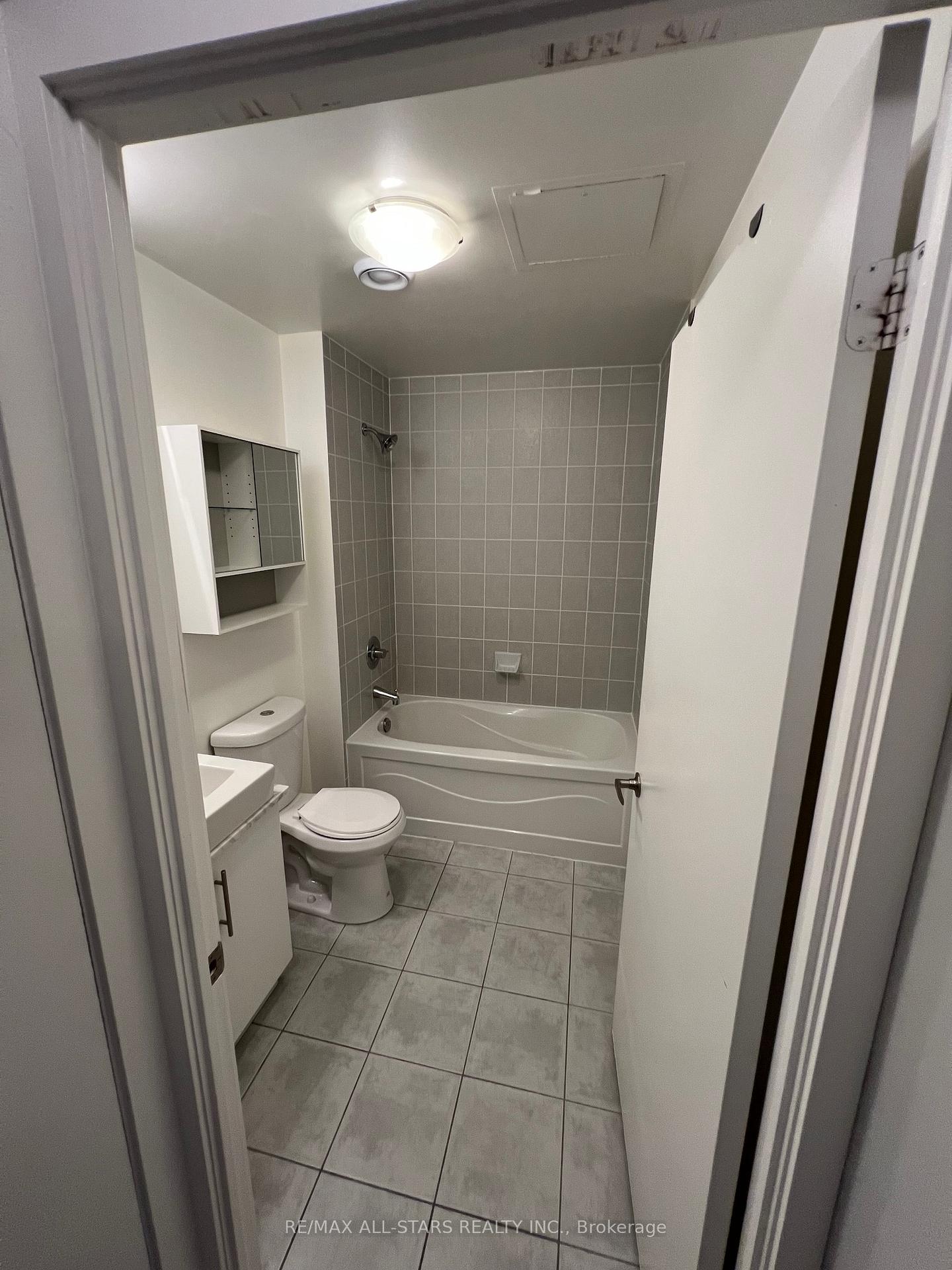 Photo 9 of Unit 1306, 55 Bremner Boulevard, Toronto, Waterfront Communities — HOMEH