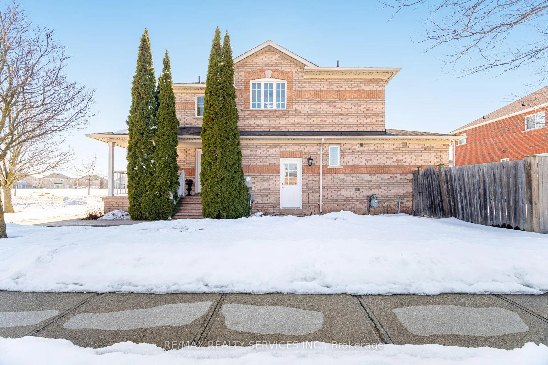 Photo 3 of 28 Gold Park Place, Brampton, Fletcher's Meadow — HOMEH