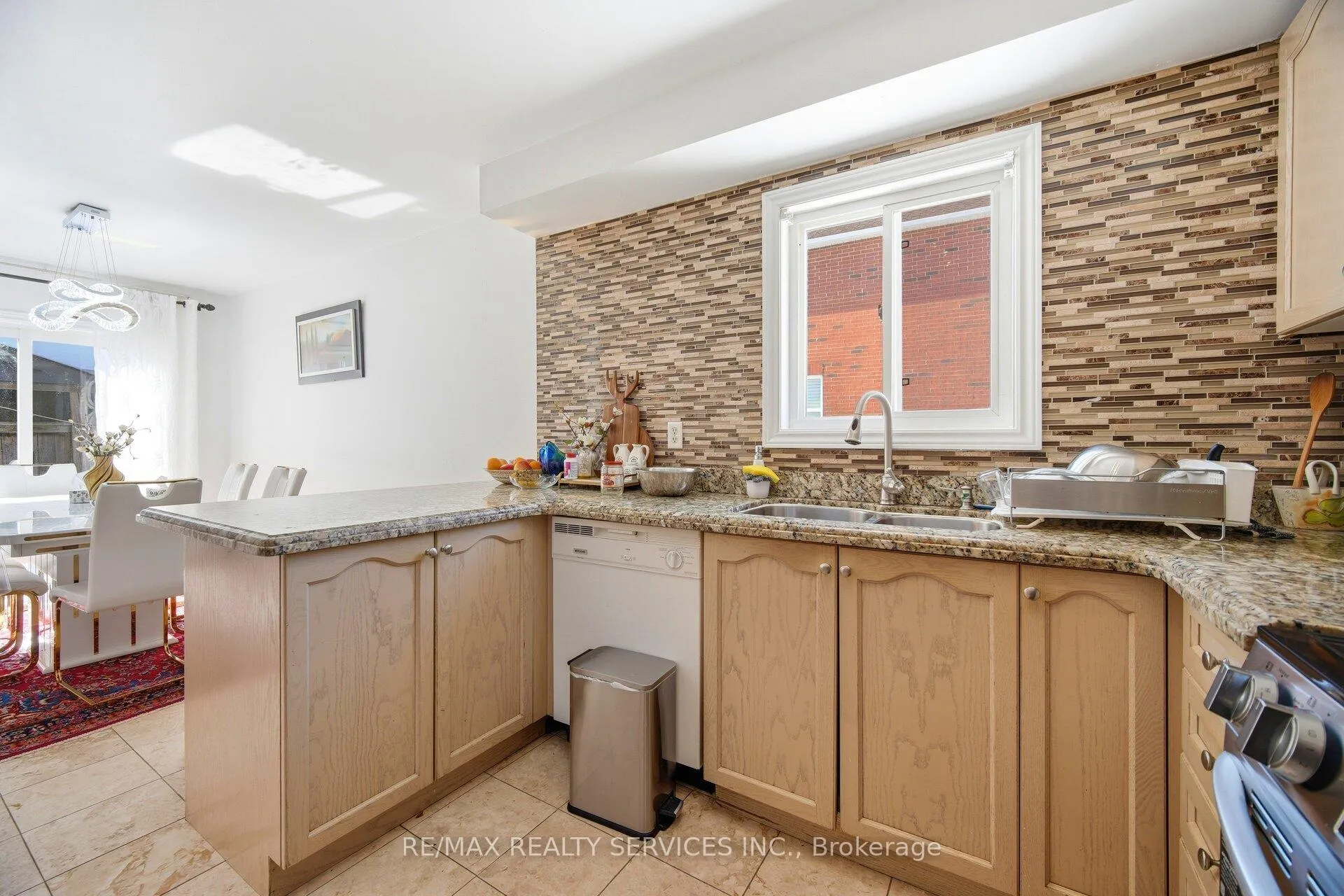 Photo 17 of 28 Gold Park Place, Brampton, Fletcher's Meadow — HOMEH
