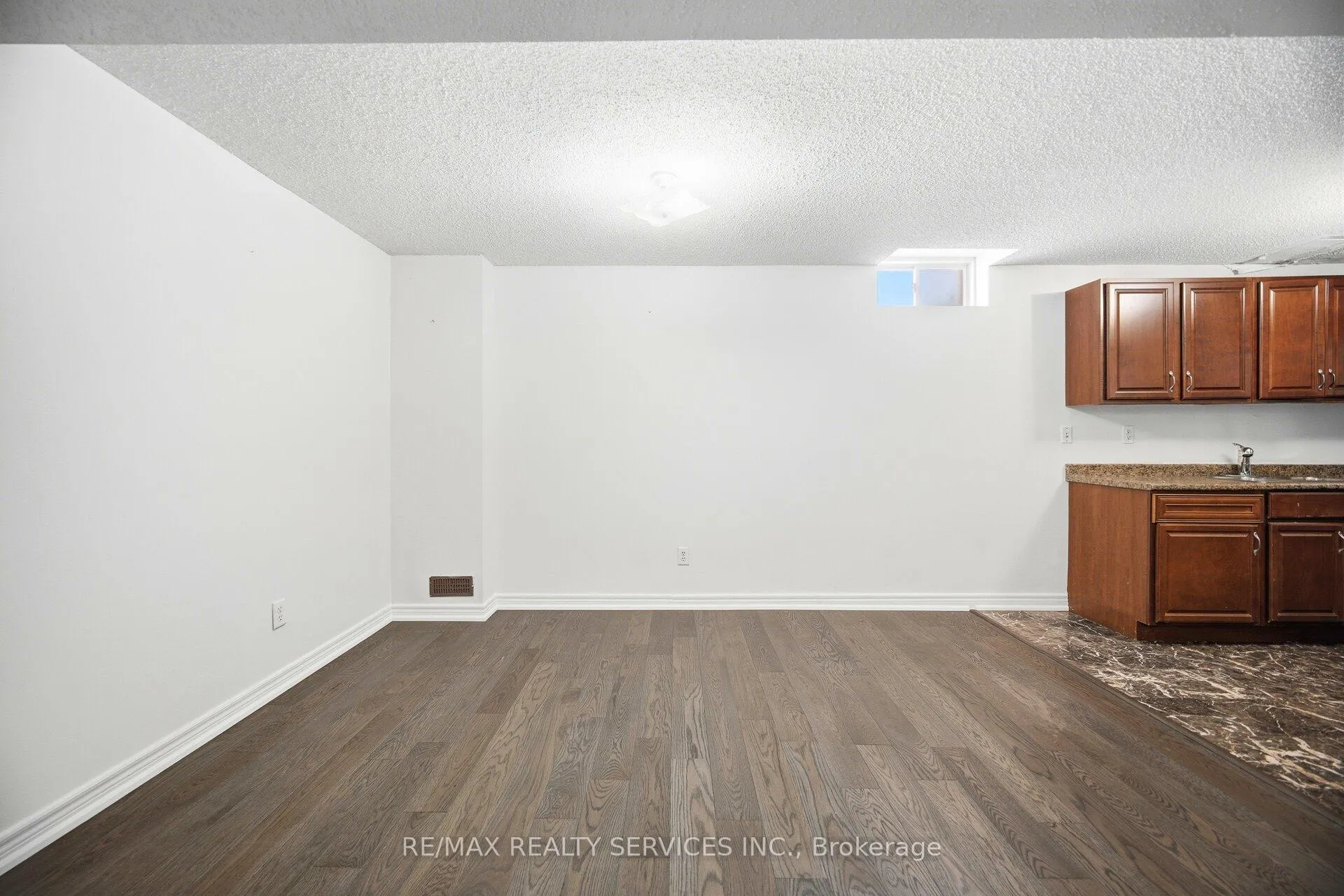 Photo 41 of 28 Gold Park Place, Brampton, Fletcher's Meadow — HOMEH