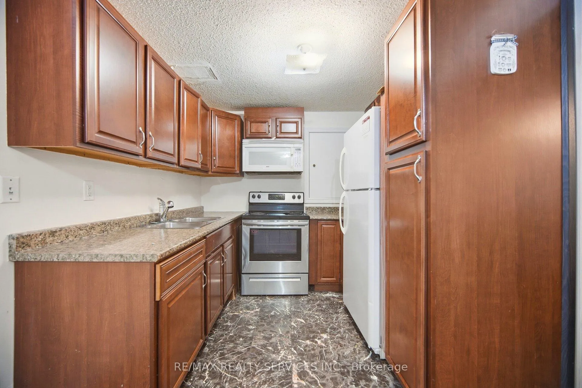 Photo 43 of 28 Gold Park Place, Brampton, Fletcher's Meadow — HOMEH