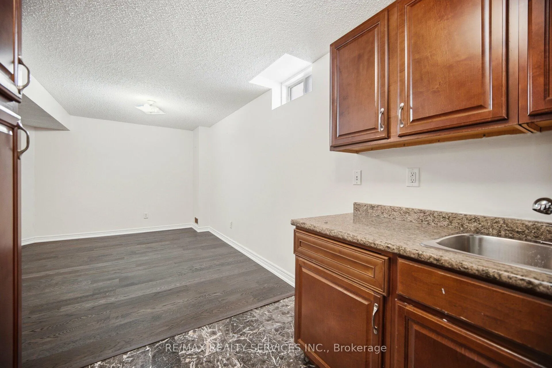 Photo 45 of 28 Gold Park Place, Brampton, Fletcher's Meadow — HOMEH