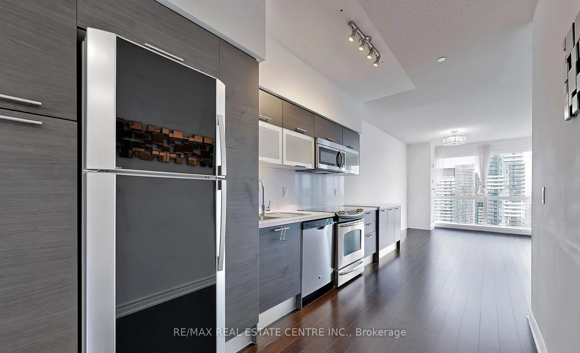 Photo 4 of Unit 4801, 386 Yonge Street, Toronto, Bay Street Corridor — HOMEH