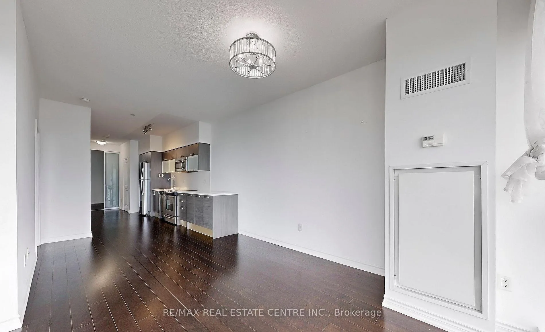 Photo 5 of Unit 4801, 386 Yonge Street, Toronto, Bay Street Corridor — HOMEH