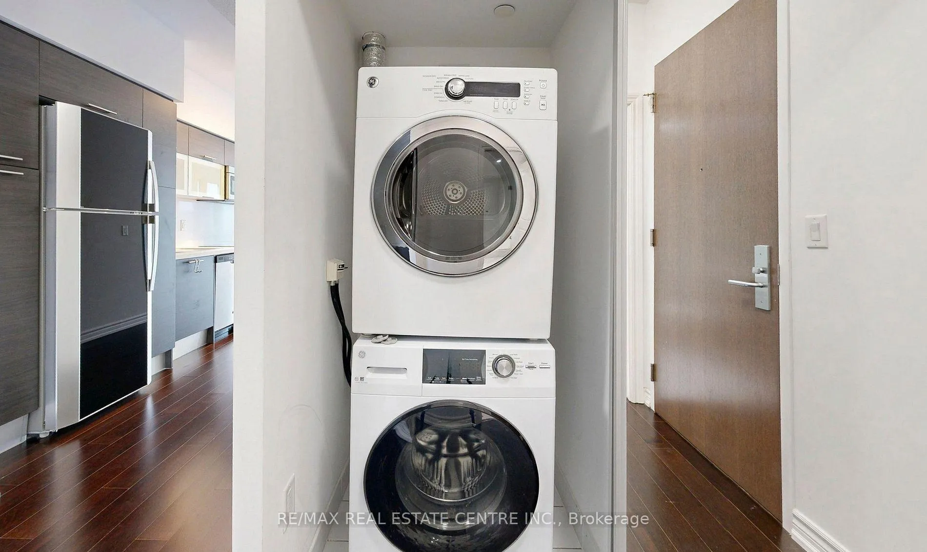 Photo 6 of Unit 4801, 386 Yonge Street, Toronto, Bay Street Corridor — HOMEH