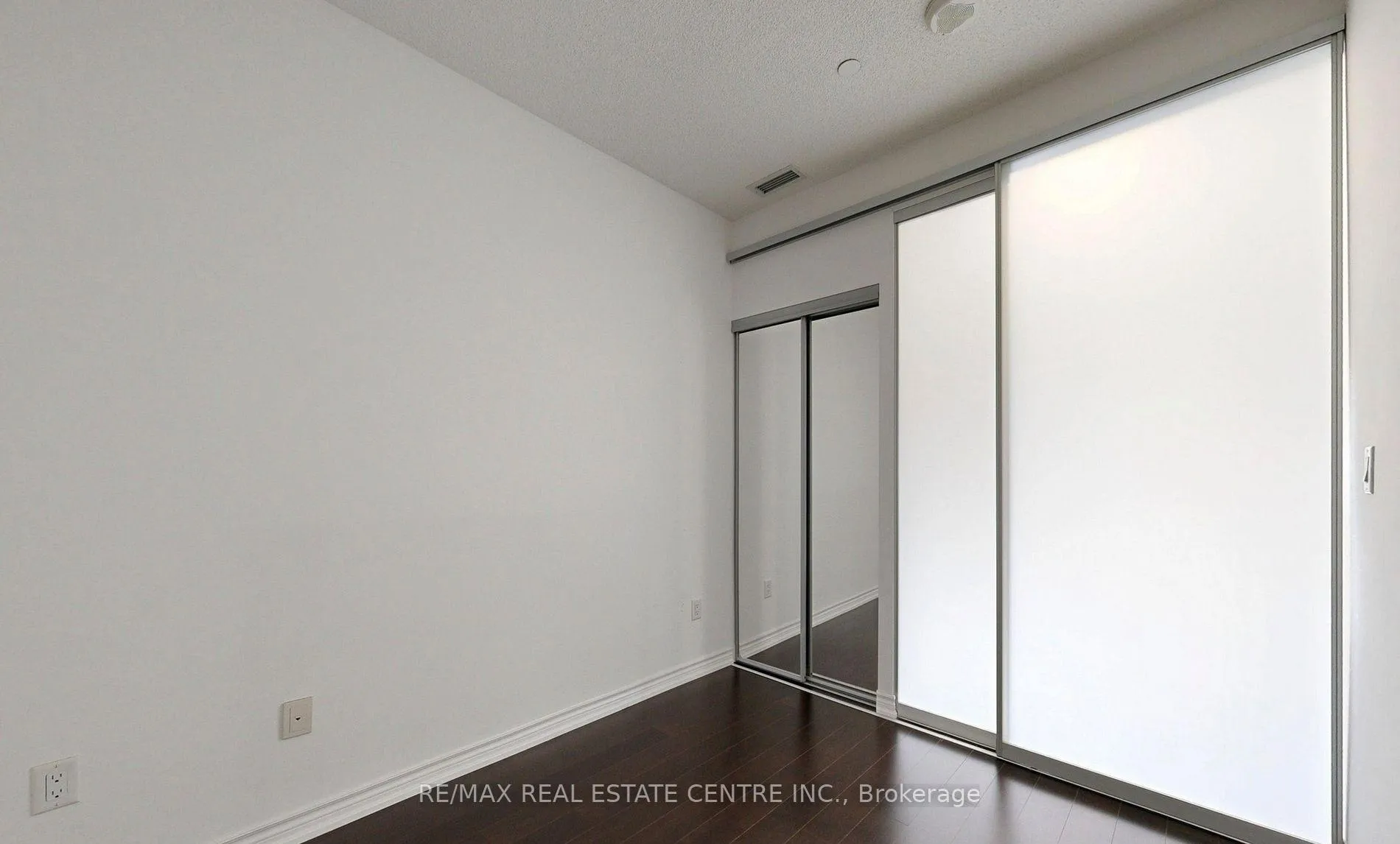 Photo 7 of Unit 4801, 386 Yonge Street, Toronto, Bay Street Corridor — HOMEH