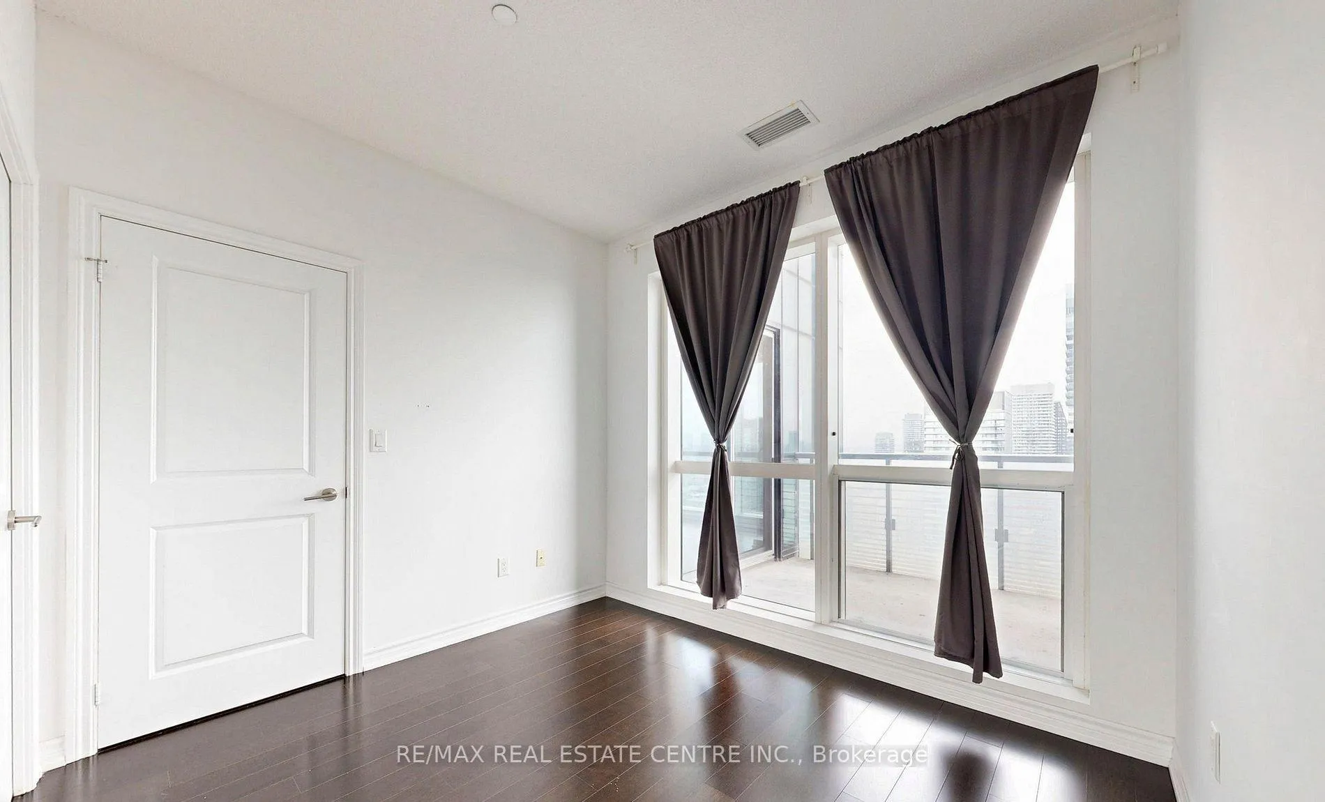 Photo 9 of Unit 4801, 386 Yonge Street, Toronto, Bay Street Corridor — HOMEH