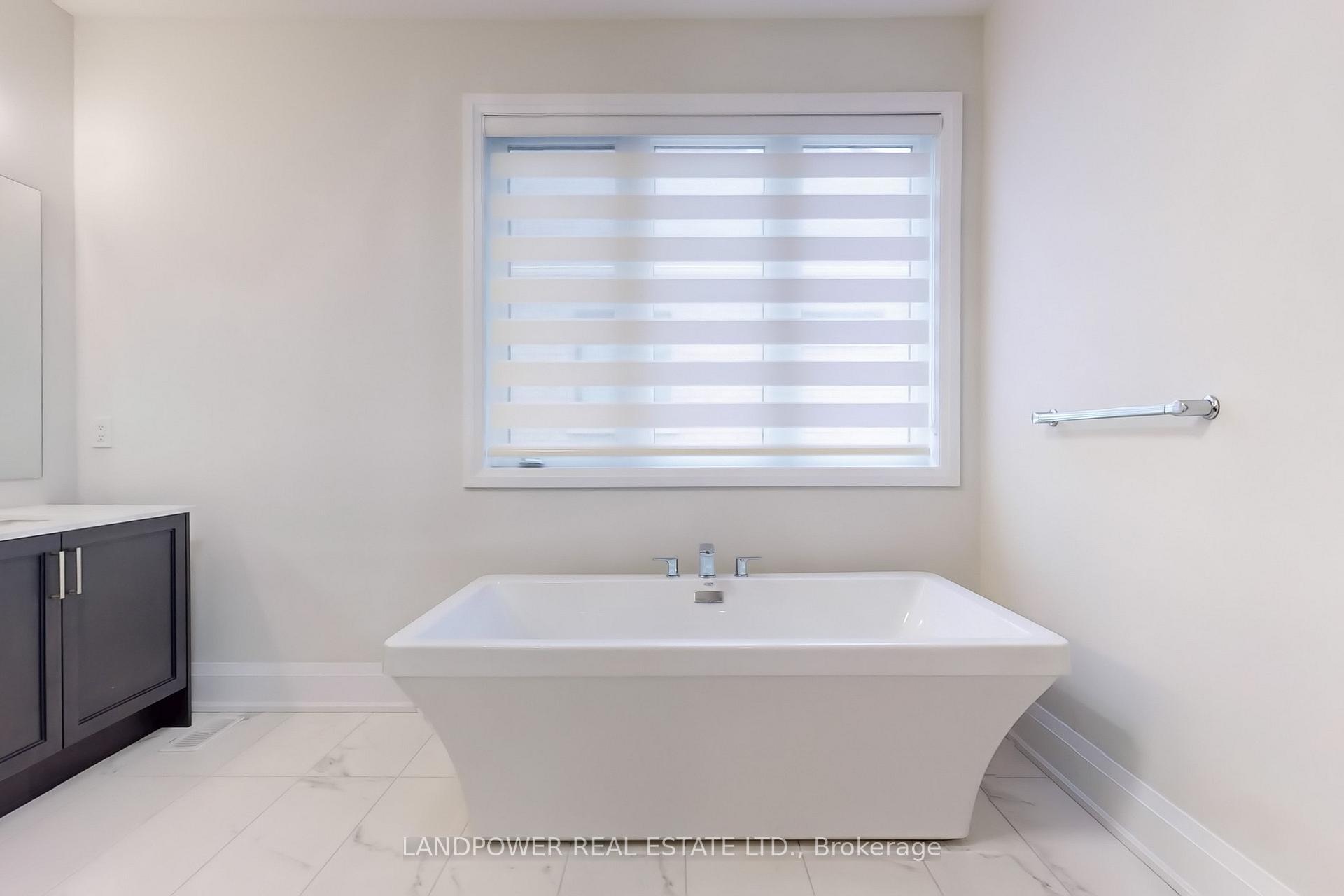 Photo 20 of 52 Klees Crescent, Aurora, Aurora Highlands — HOMEH