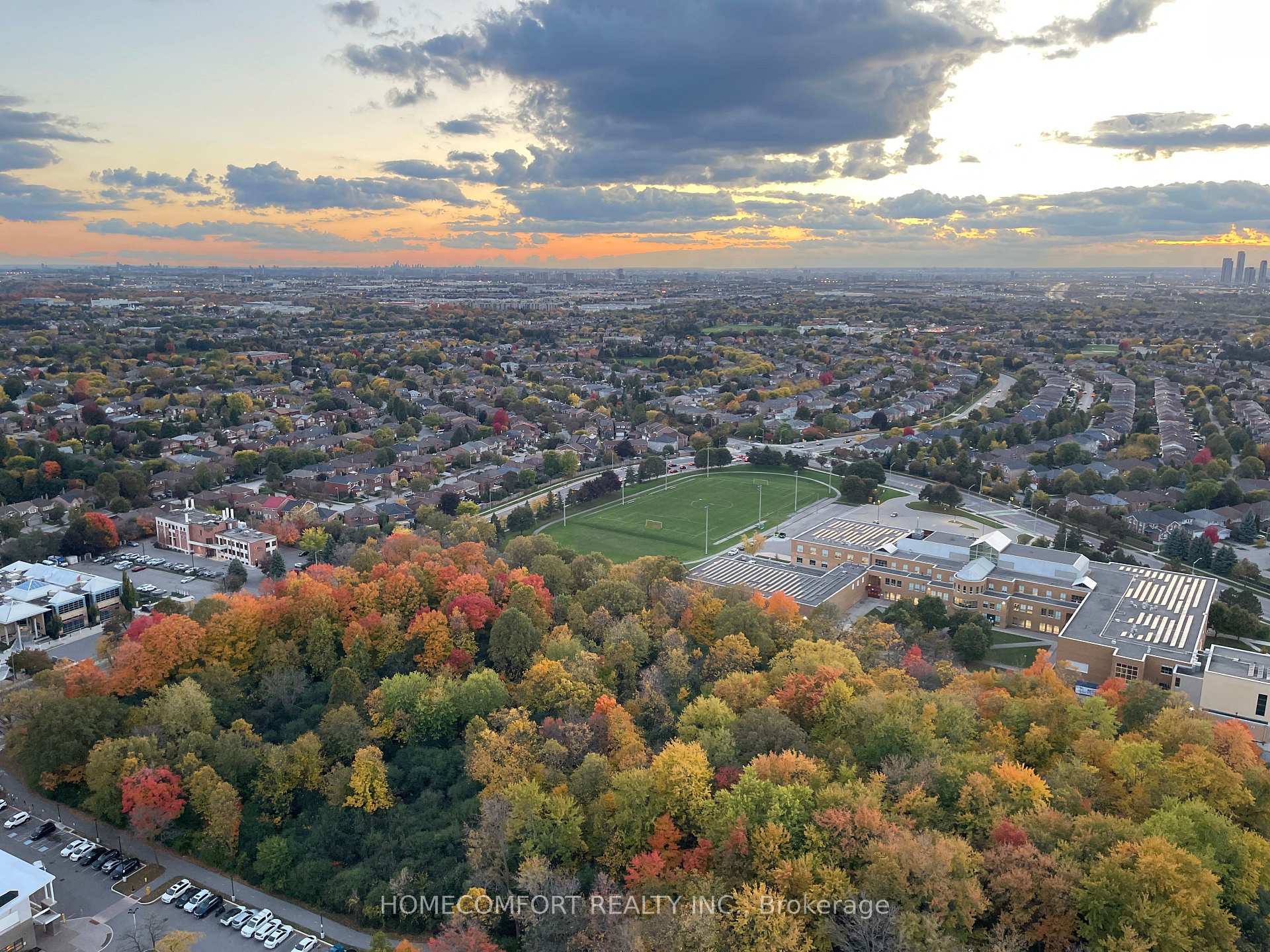 Photo 11 of Unit 3302, 30 Upper Mall Way, Vaughan, Brownridge — HOMEH