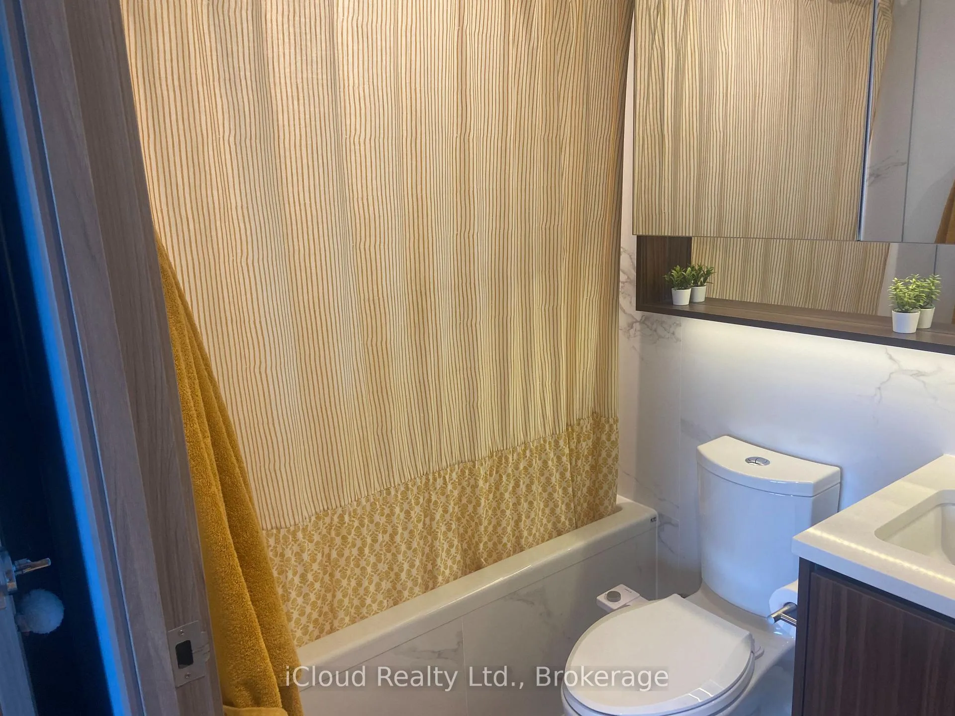 Photo 17 of Unit 2502, 38 Widmer Street, Toronto, Waterfront Communities — HOMEH