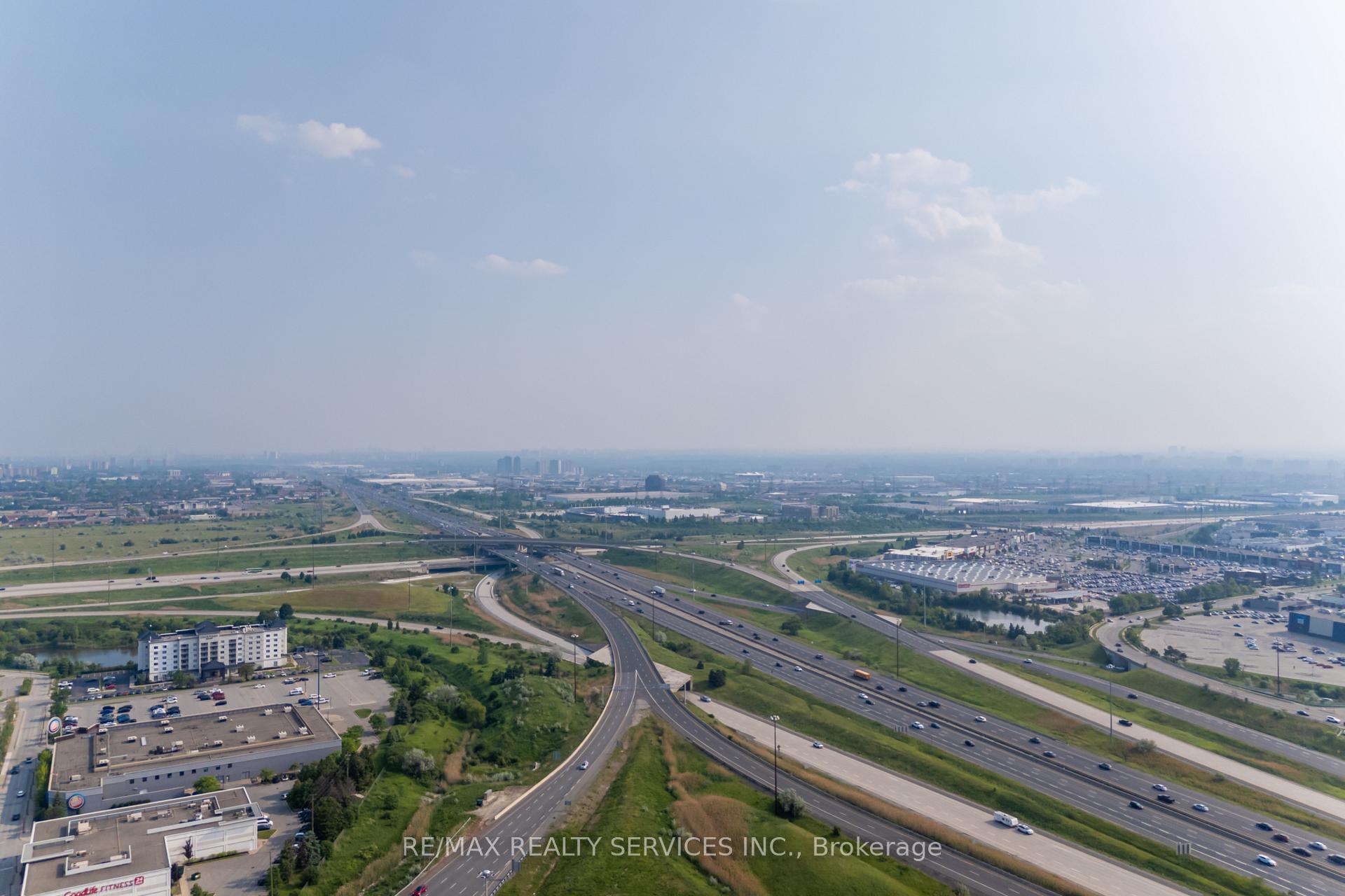 Photo 8 of Unit 4703, 195 Commerce Street, Vaughan, Vaughan Corporate Centre — HOMEH