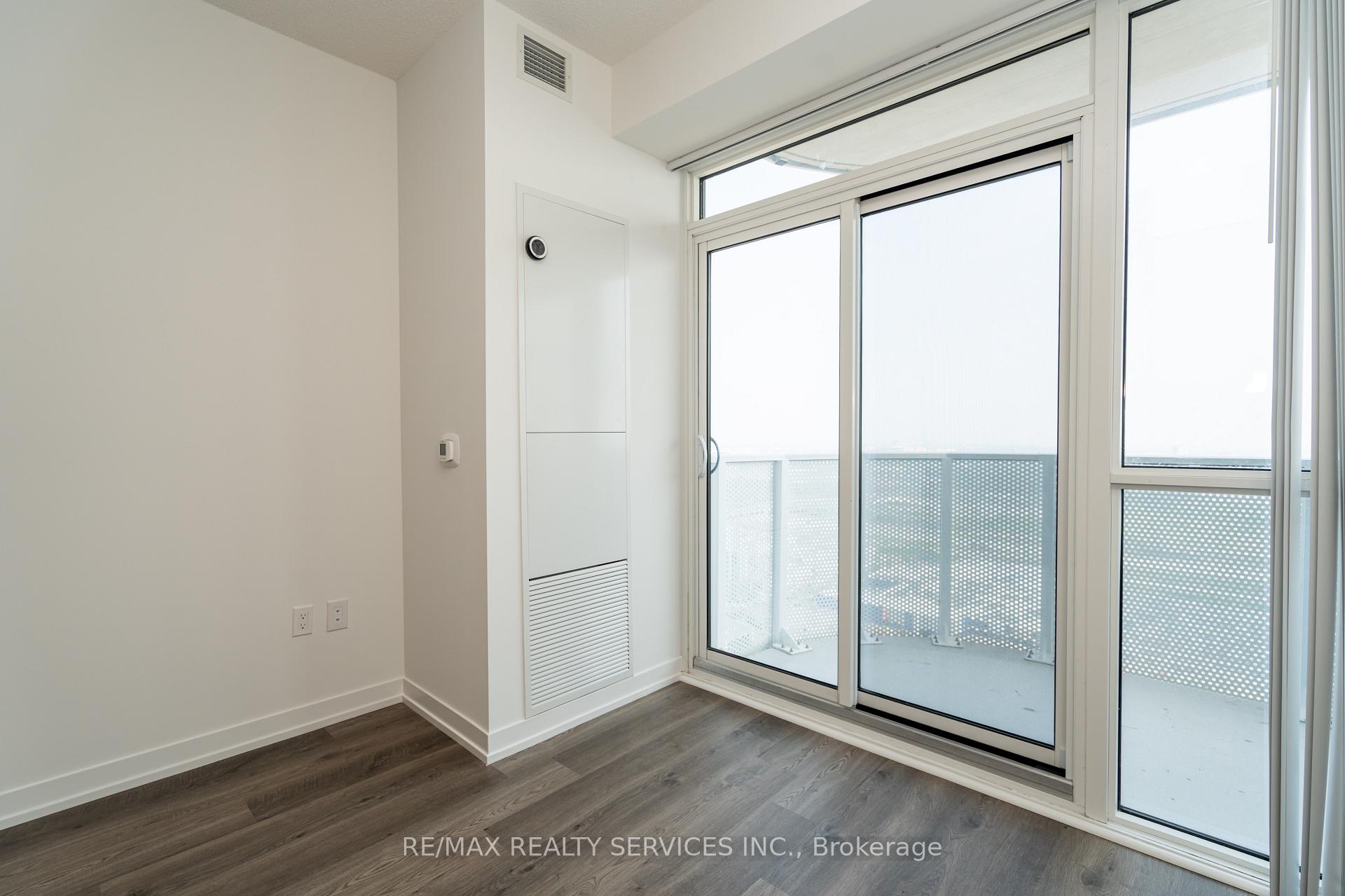 Photo 24 of Unit 4703, 195 Commerce Street, Vaughan, Vaughan Corporate Centre — HOMEH