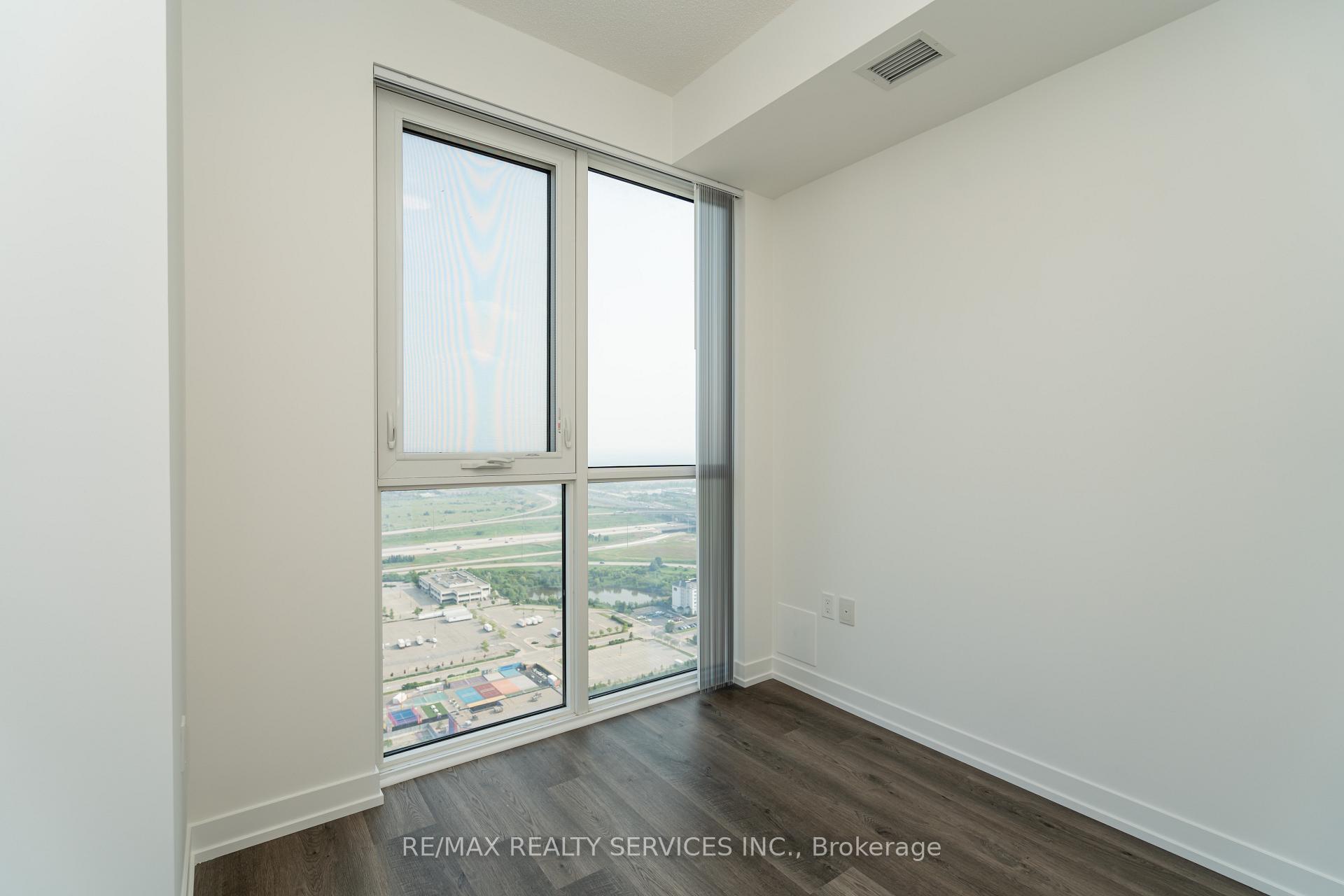 Photo 40 of Unit 4703, 195 Commerce Street, Vaughan, Vaughan Corporate Centre — HOMEH