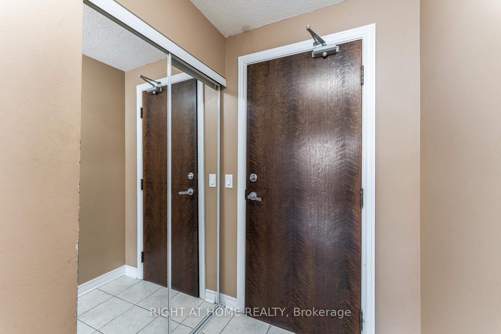 Photo 5 of Unit 1401, 15 North Park Road, Vaughan, Beverley Glen — HOMEH
