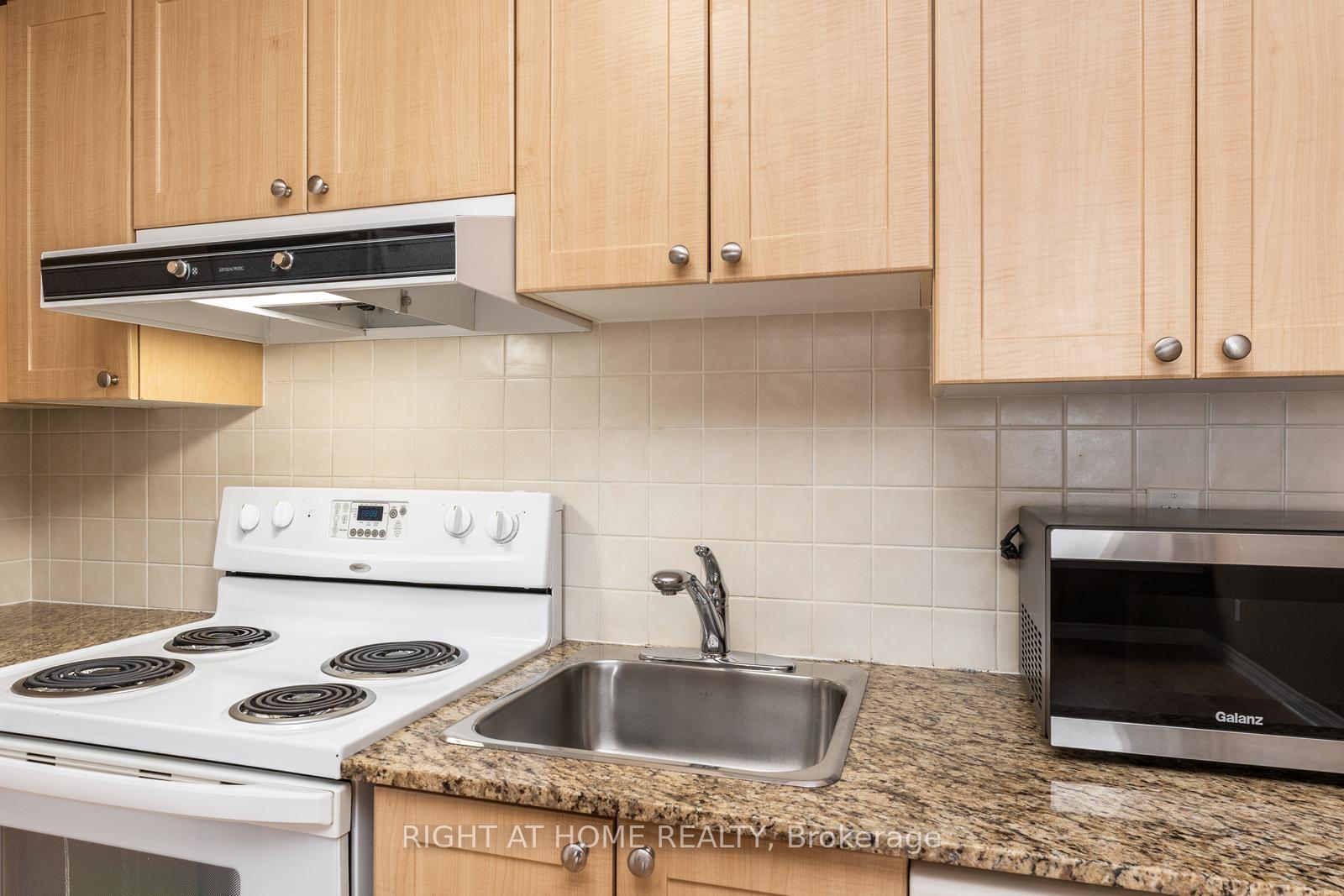 Photo 9 of Unit 1401, 15 North Park Road, Vaughan, Beverley Glen — HOMEH