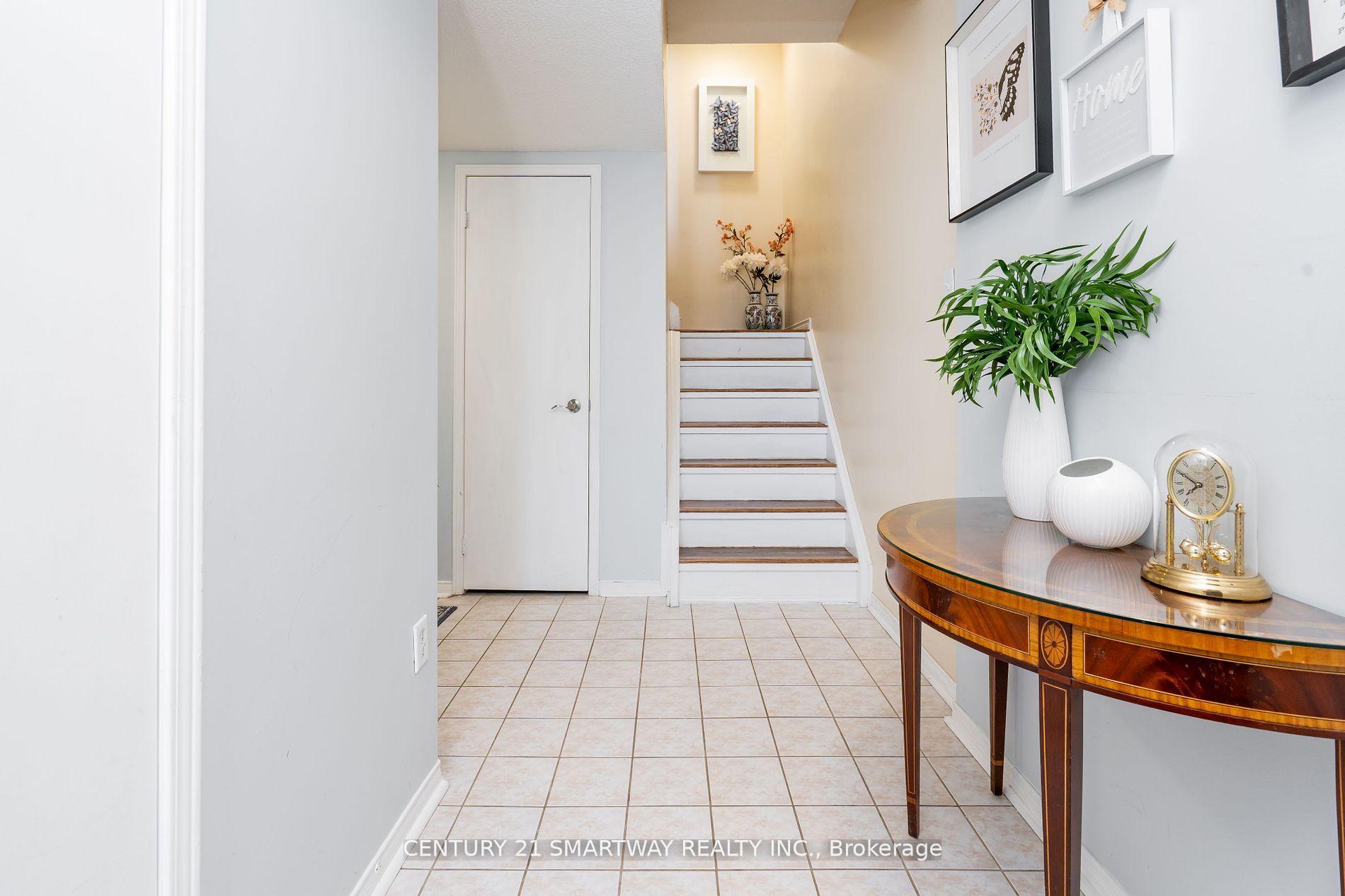 Photo 5 of 56 Pickett Crescent, Barrie, Painswick North — HOMEH