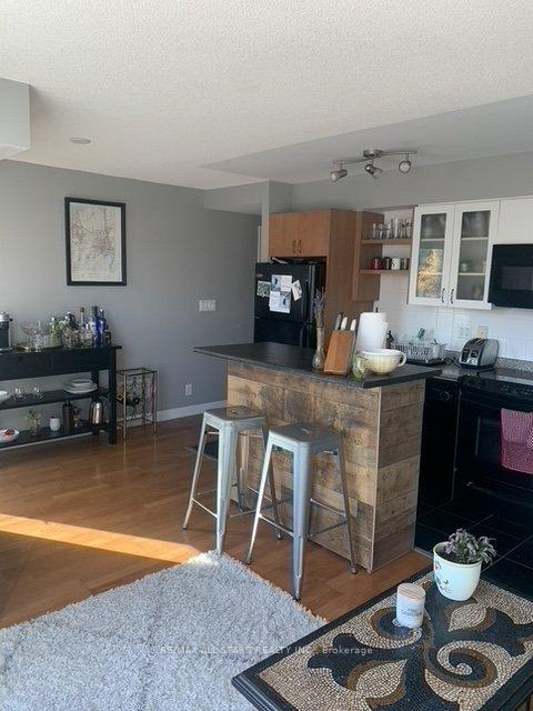 Photo 4 of Unit 420, 600 Fleet Street, Toronto, Niagara — HOMEH