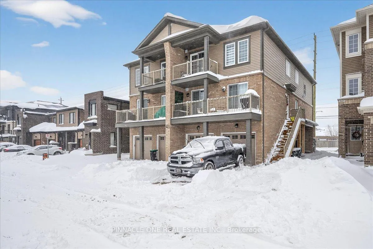 Front of Unit 4, 41 Pumpkin Corner Crescent
