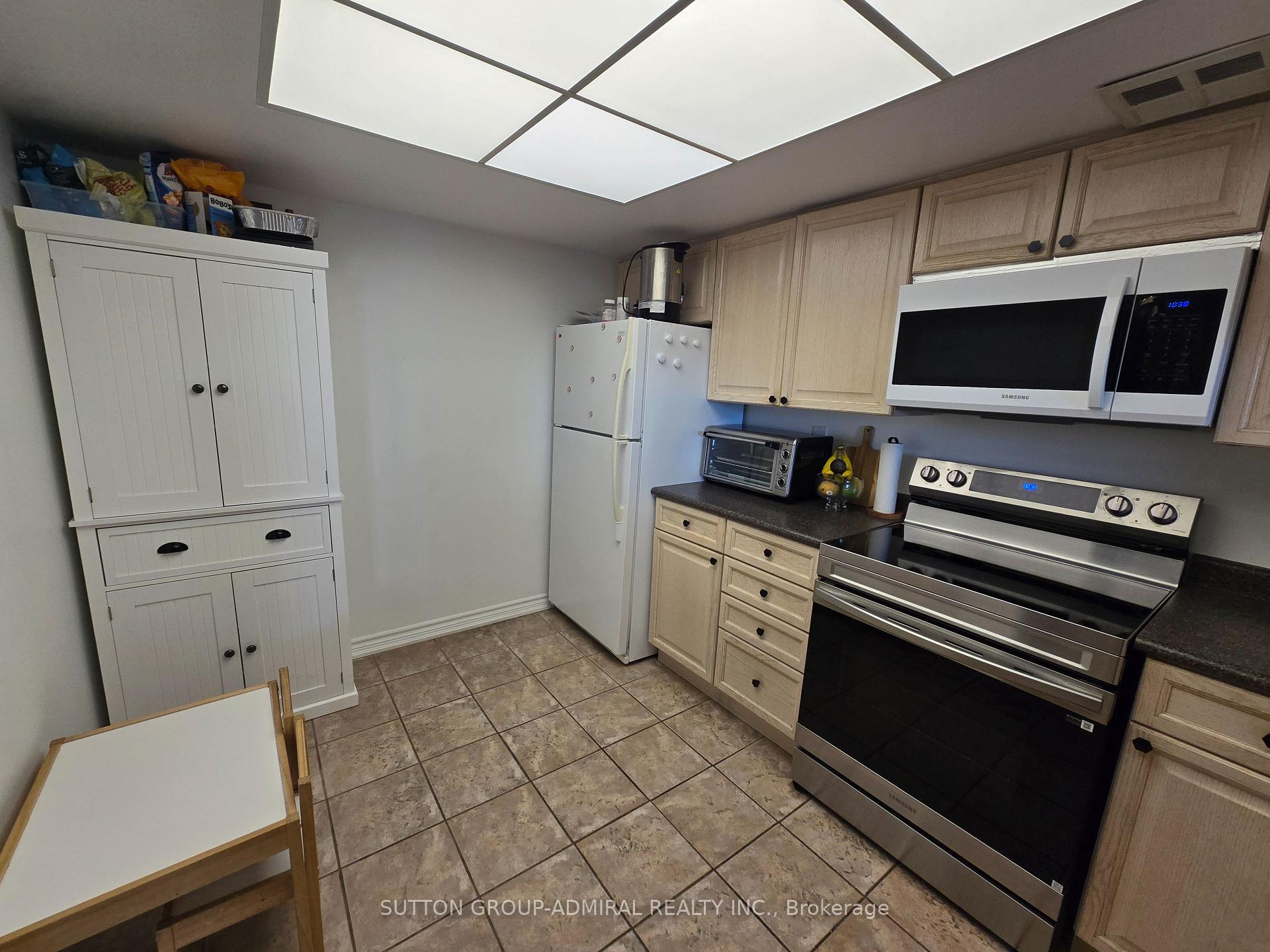 Photo 8 of Unit 701, 7440 Bathurst Street, Vaughan, Brownridge — HOMEH