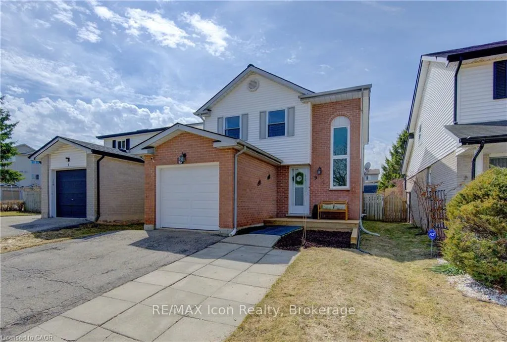 Photo 2 of 9 Camrose Court, Kitchener — HOMEH