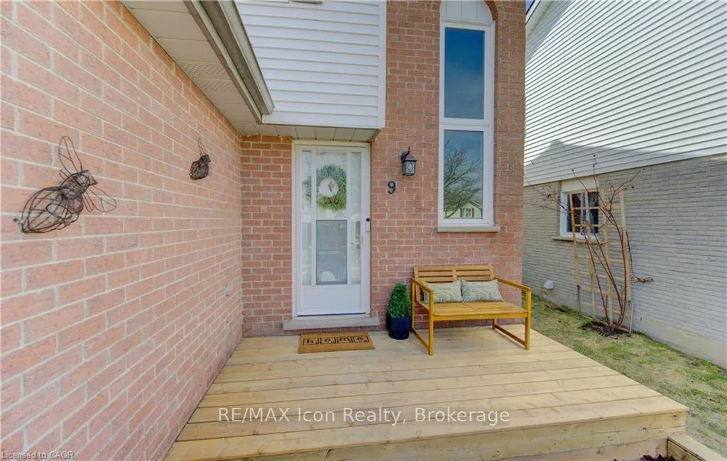 Photo 3 of 9 Camrose Court, Kitchener — HOMEH