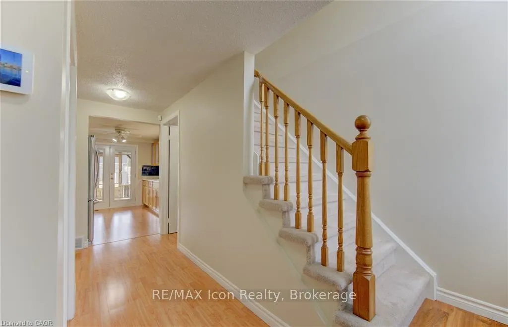 Photo 4 of 9 Camrose Court, Kitchener — HOMEH