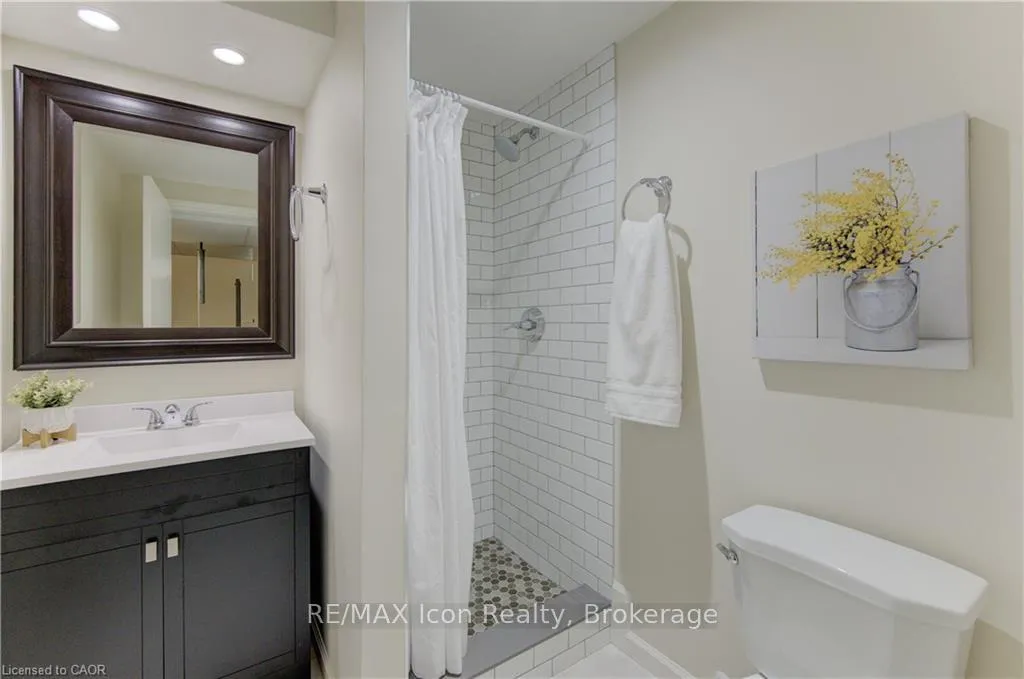 Photo 20 of 9 Camrose Court, Kitchener — HOMEH