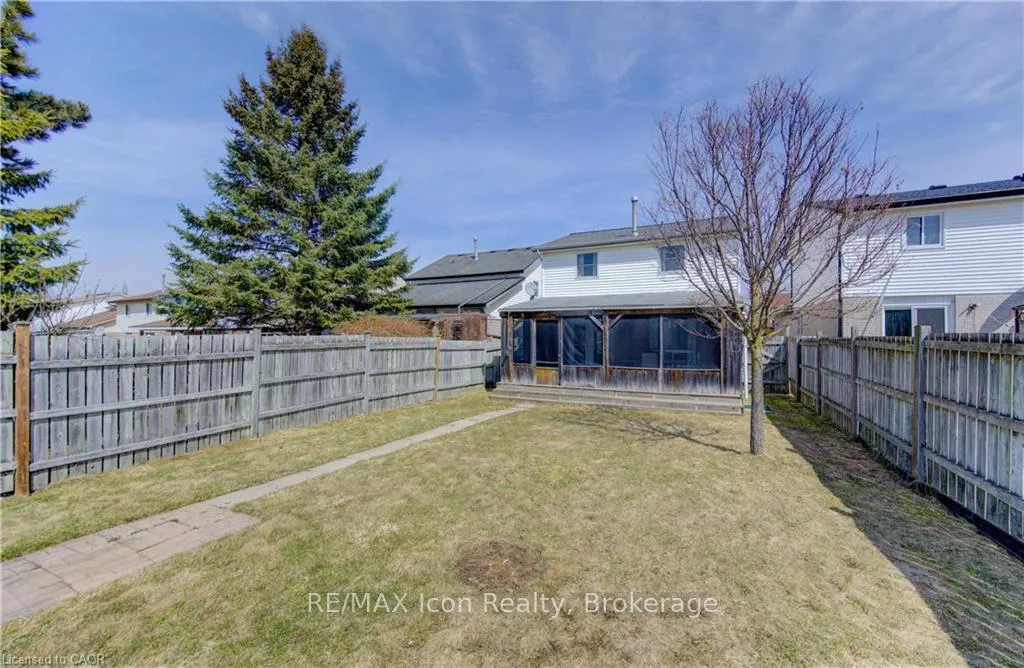 Photo 25 of 9 Camrose Court, Kitchener — HOMEH