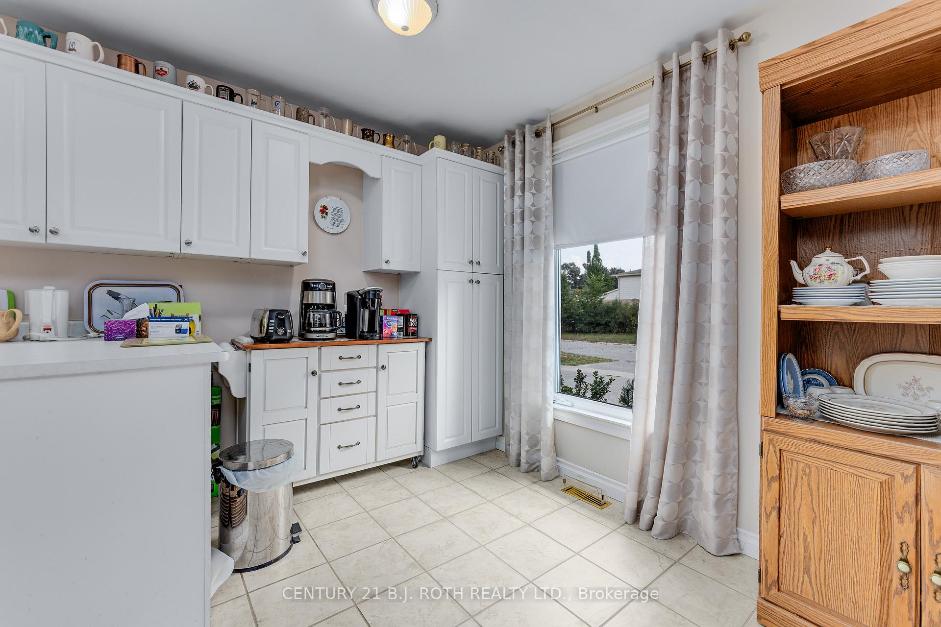 Photo 7 of 55a Chaucer Crescent, Barrie, Letitia Heights — HOMEH