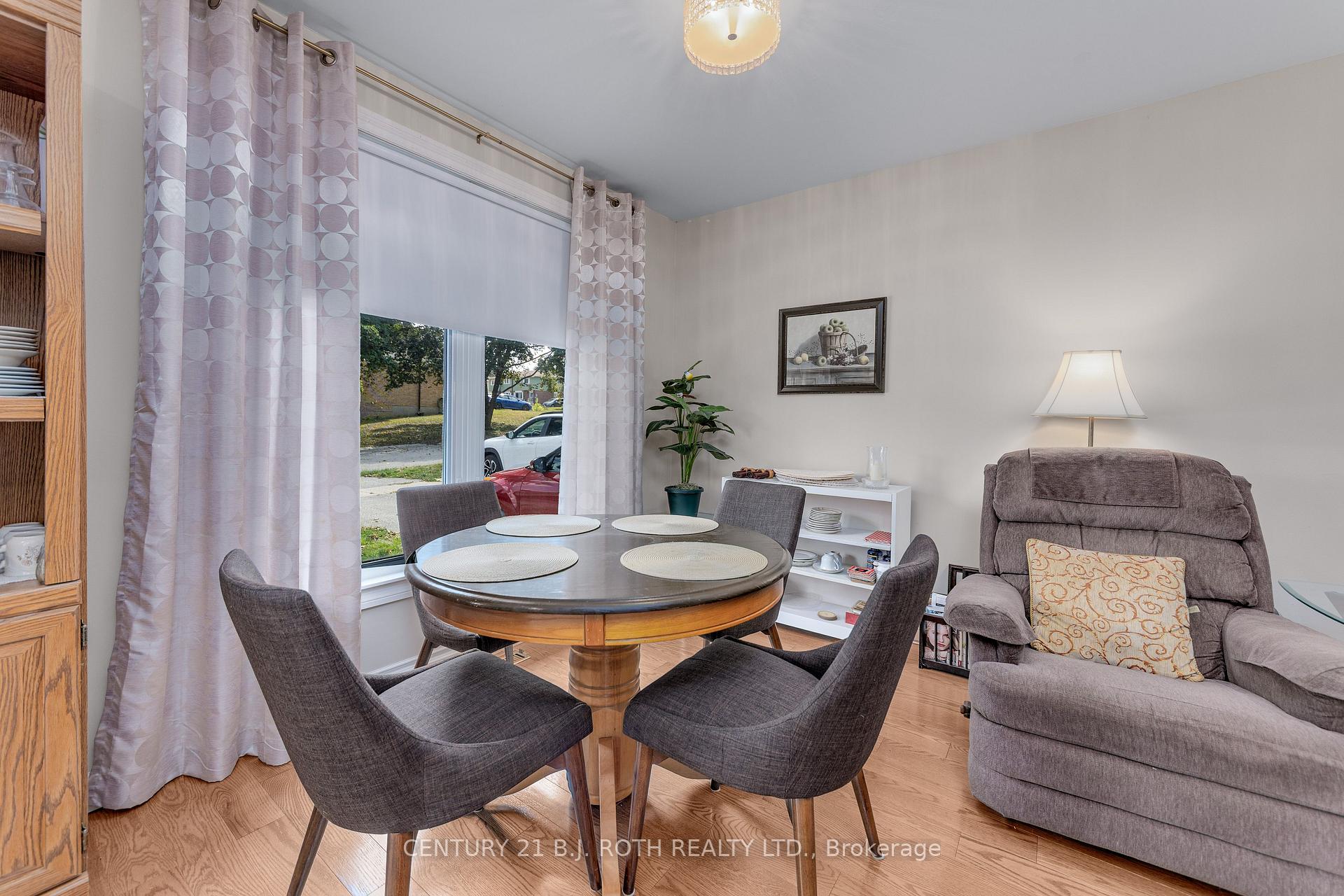 Photo 5 of 55a Chaucer Crescent, Barrie, Letitia Heights — HOMEH