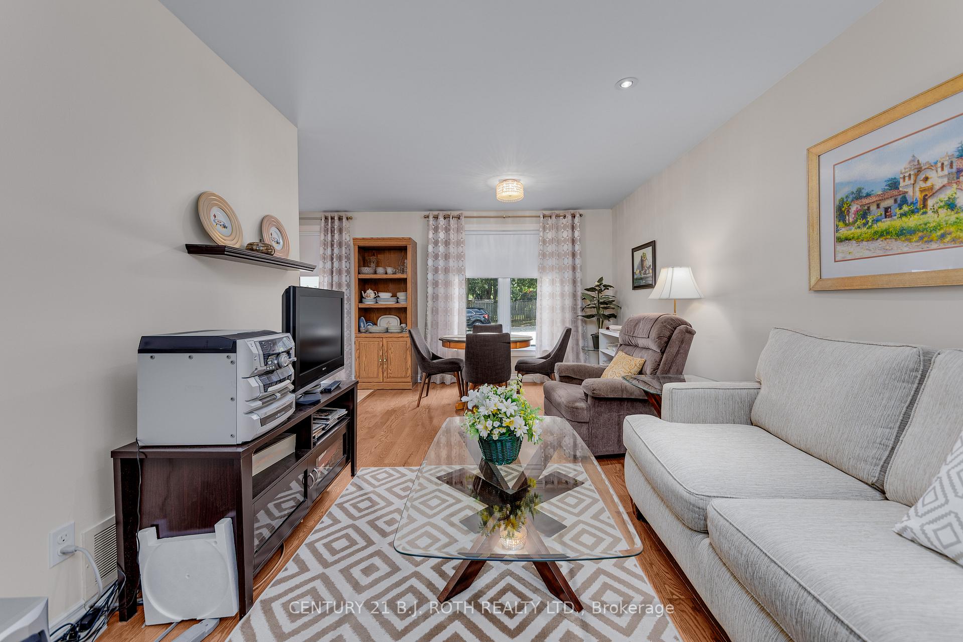 Photo 9 of 55a Chaucer Crescent, Barrie, Letitia Heights — HOMEH